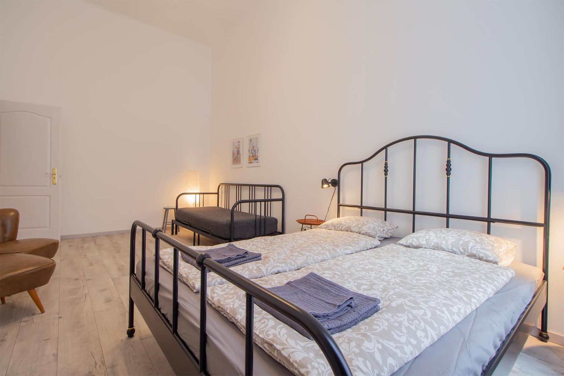 Dohany With 3bedroom 1,5bath - 9people