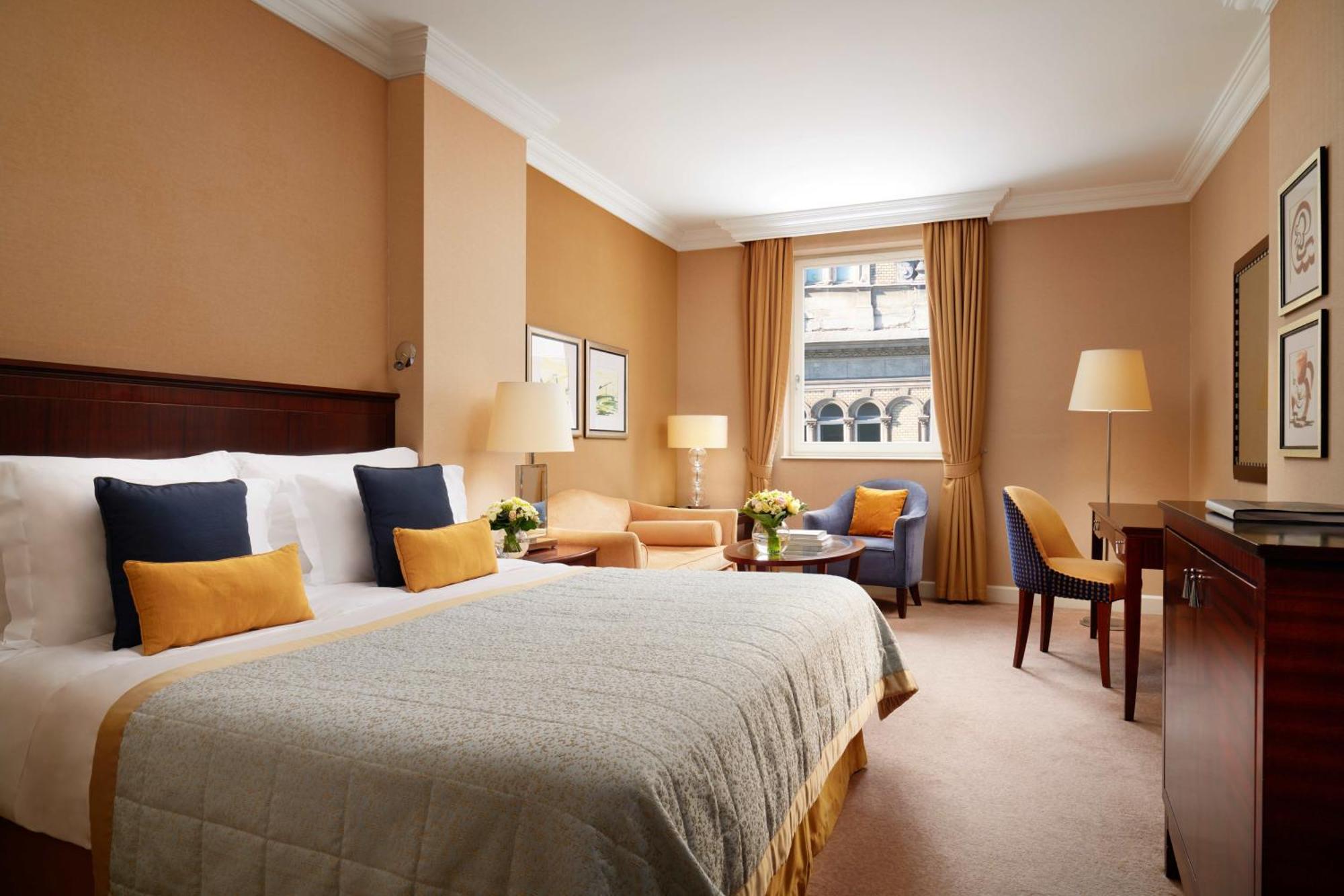 Corinthia Hotell