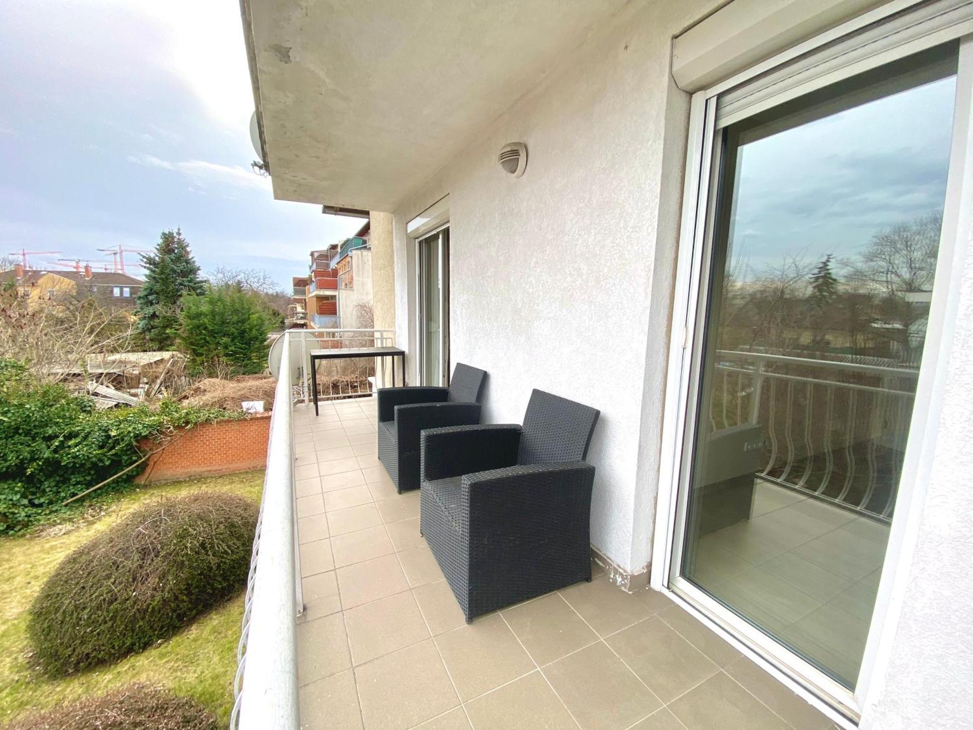 Langman Apartment *