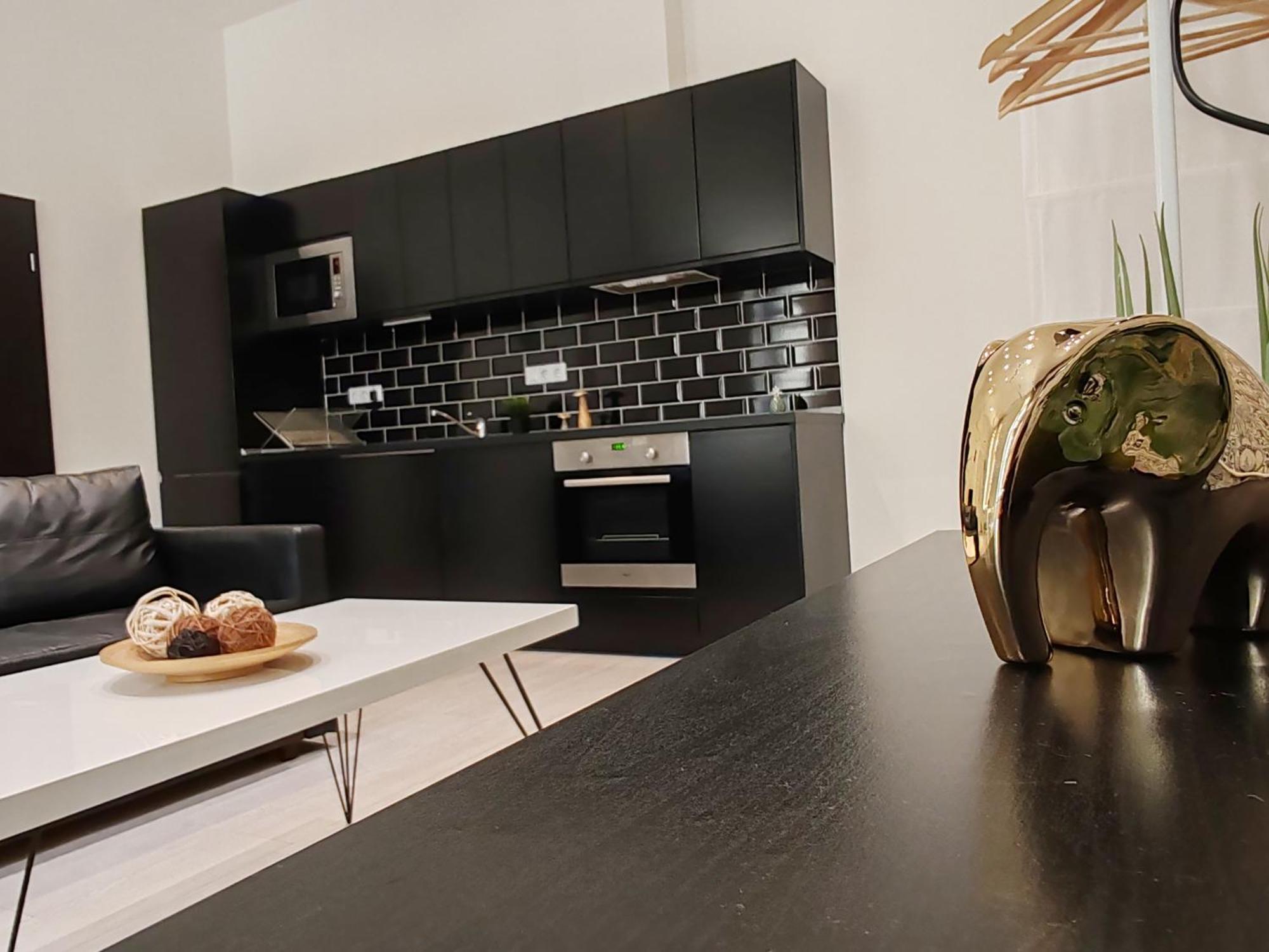 A5 - - Hostaid Apartment *