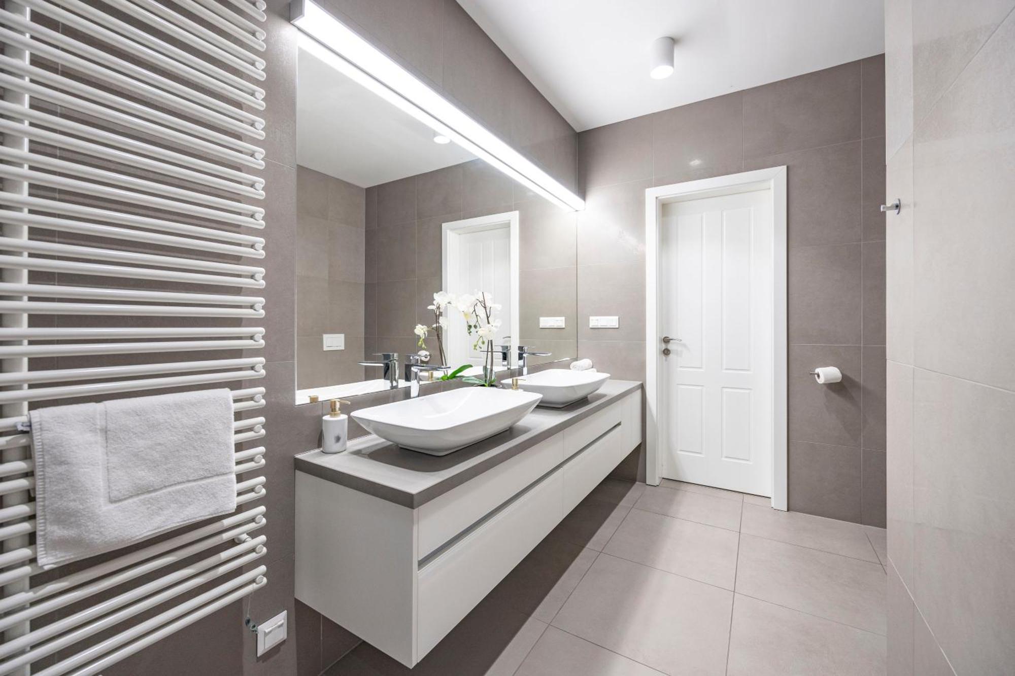 Apartment Stylish & Spacious By Prestige Homes Budapest