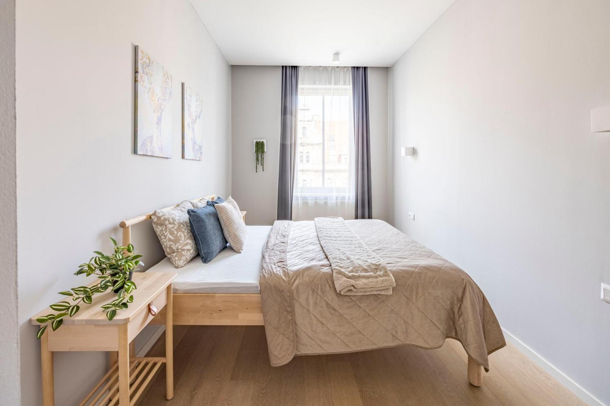 Stylish & Spacious By Prestige Homes Budapest