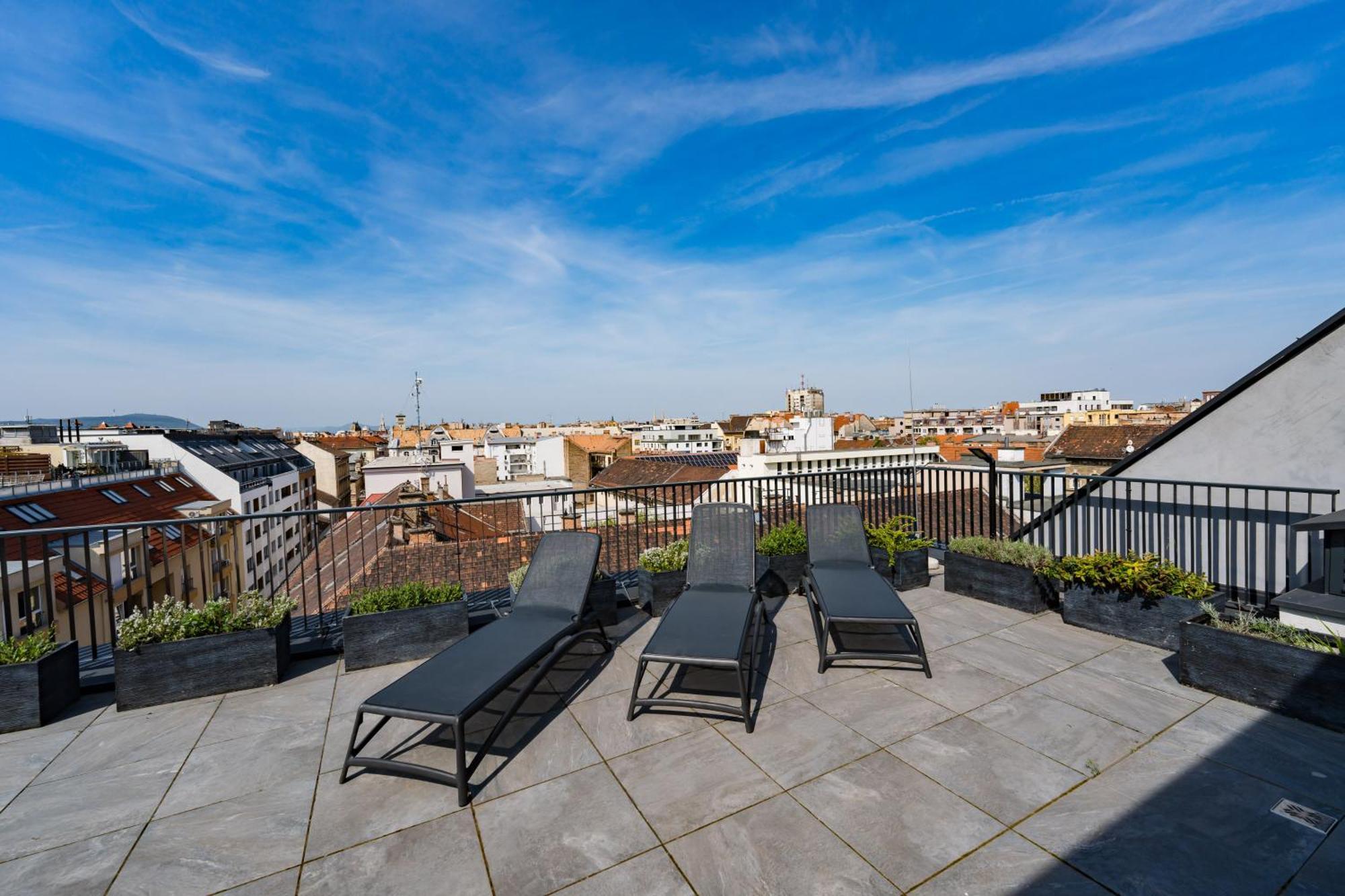 Sweet & Spicy - Brand New With Balcony