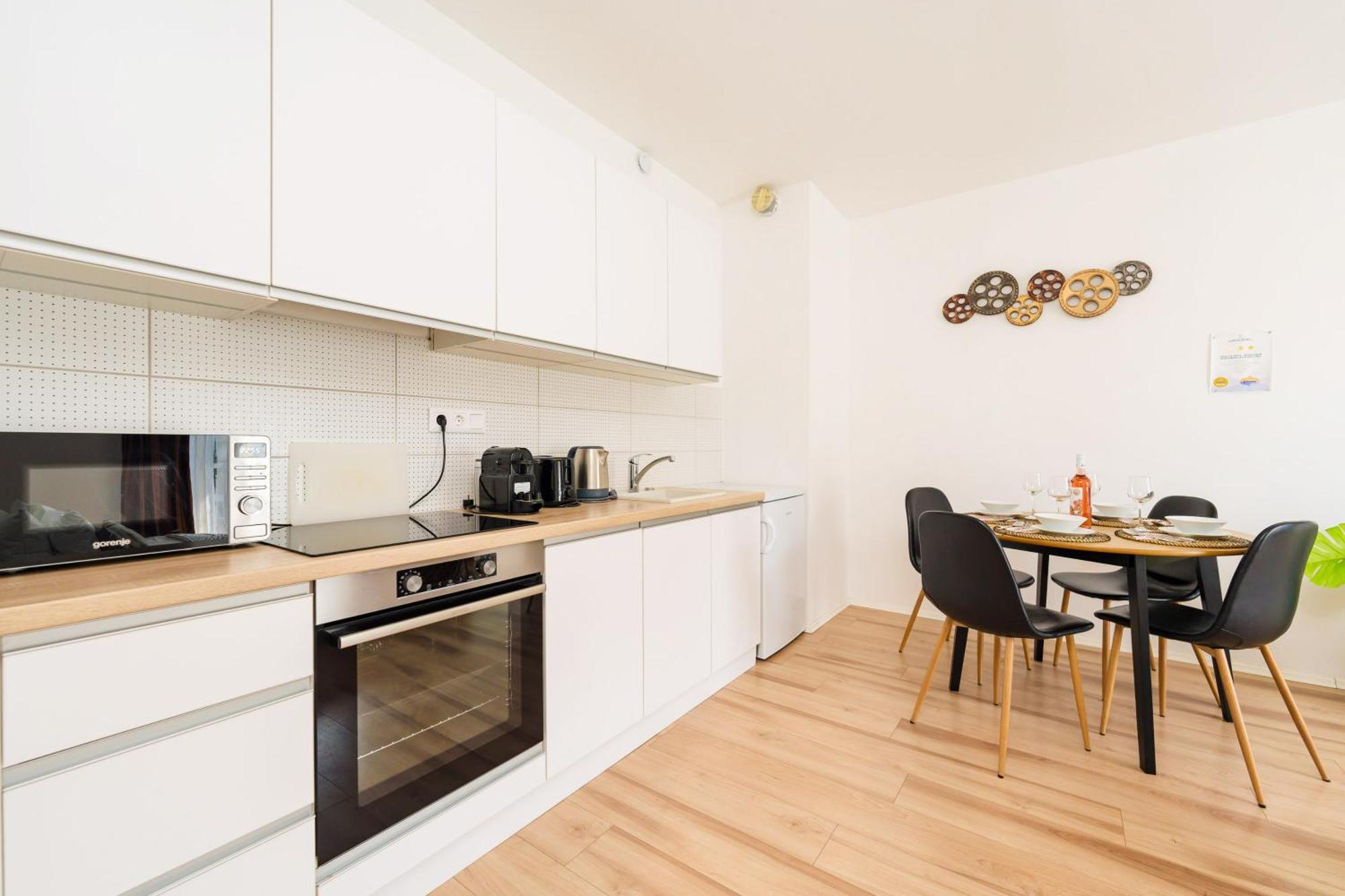 Apartment Brand New Modern Apartment-2 Rooms-balcony-garage *