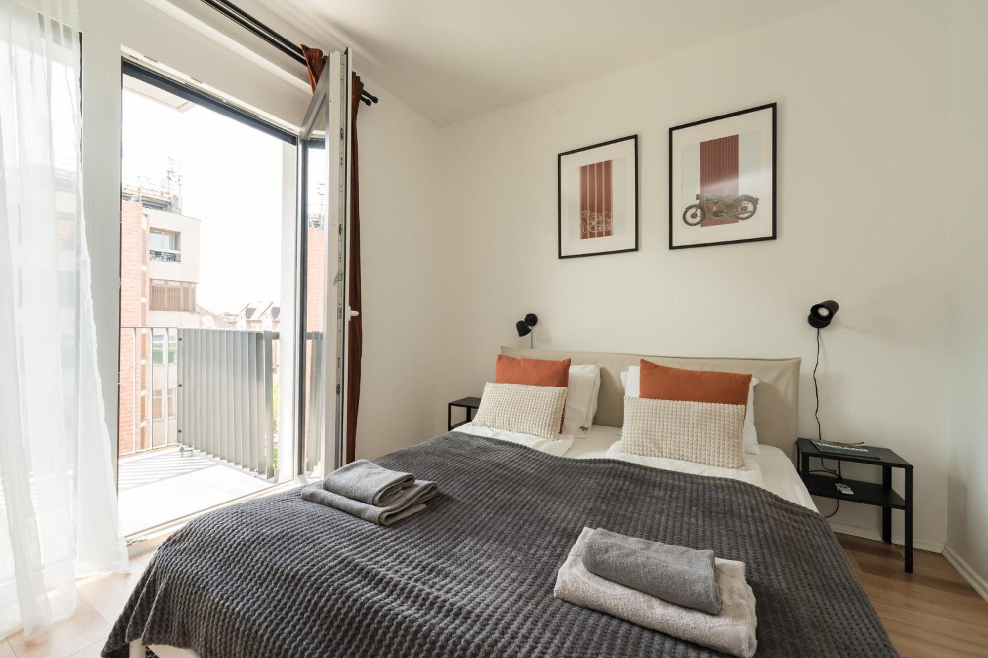 Brand New Modern Apartment-2 Rooms-balcony-garage Apartment