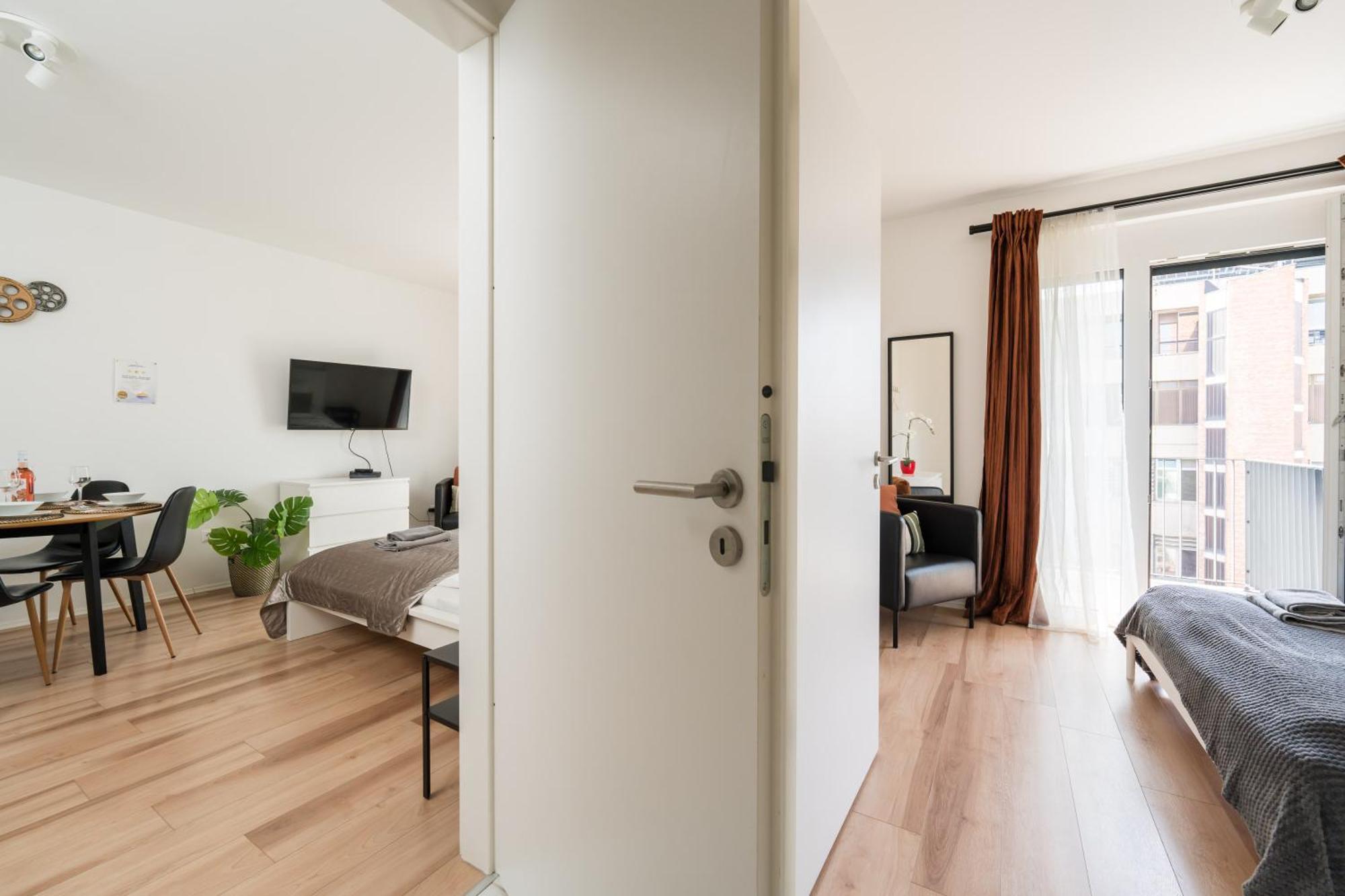 Brand New Modern Apartment-2 Rooms-balcony-garage * Budapest
