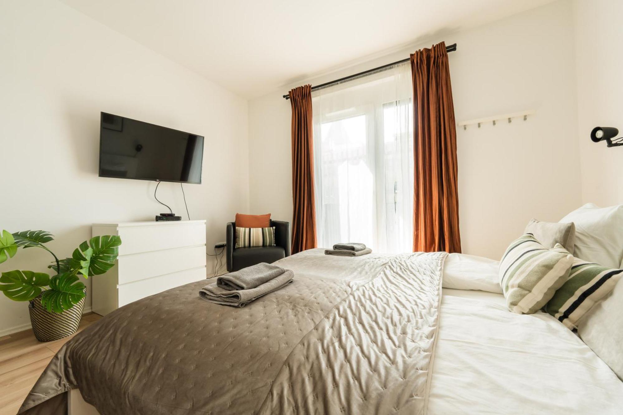Brand New Modern Apartment-2 Rooms-balcony-garage *