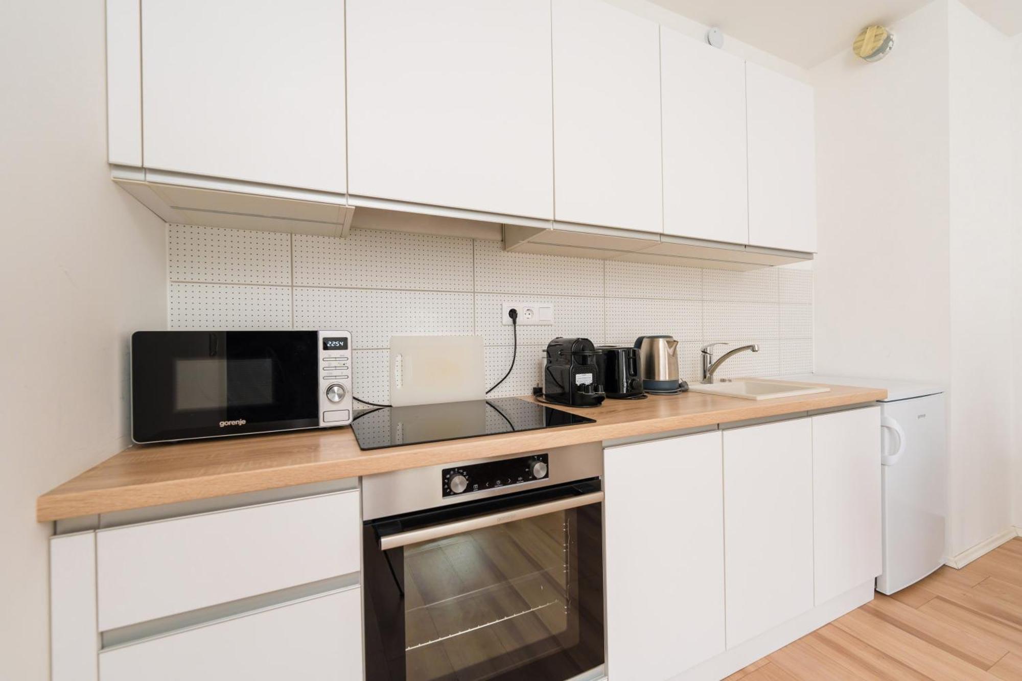 Brand New Modern Apartment-2 Rooms-balcony-garage Apartment *