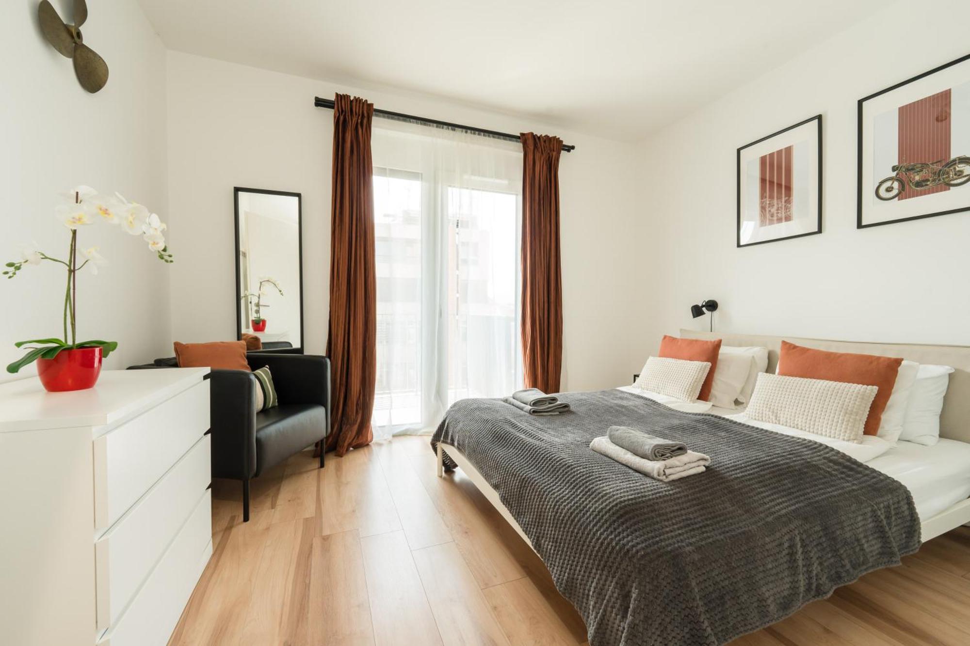 Brand New Modern Apartment-2 Rooms-balcony-garage *