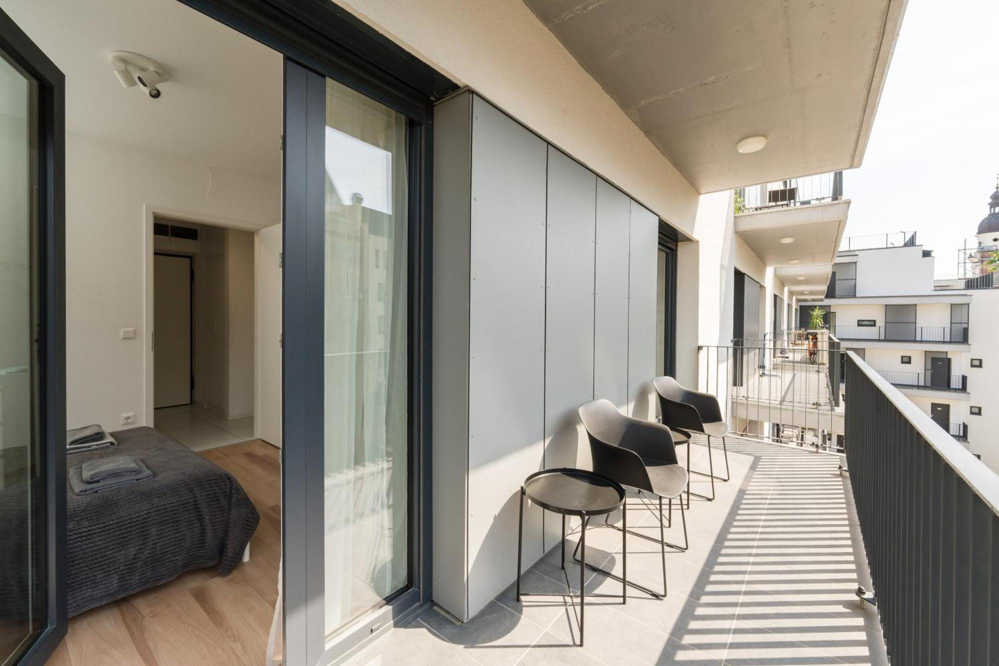 Brand New Modern Apartment-2 Rooms-balcony-garage Apartment *