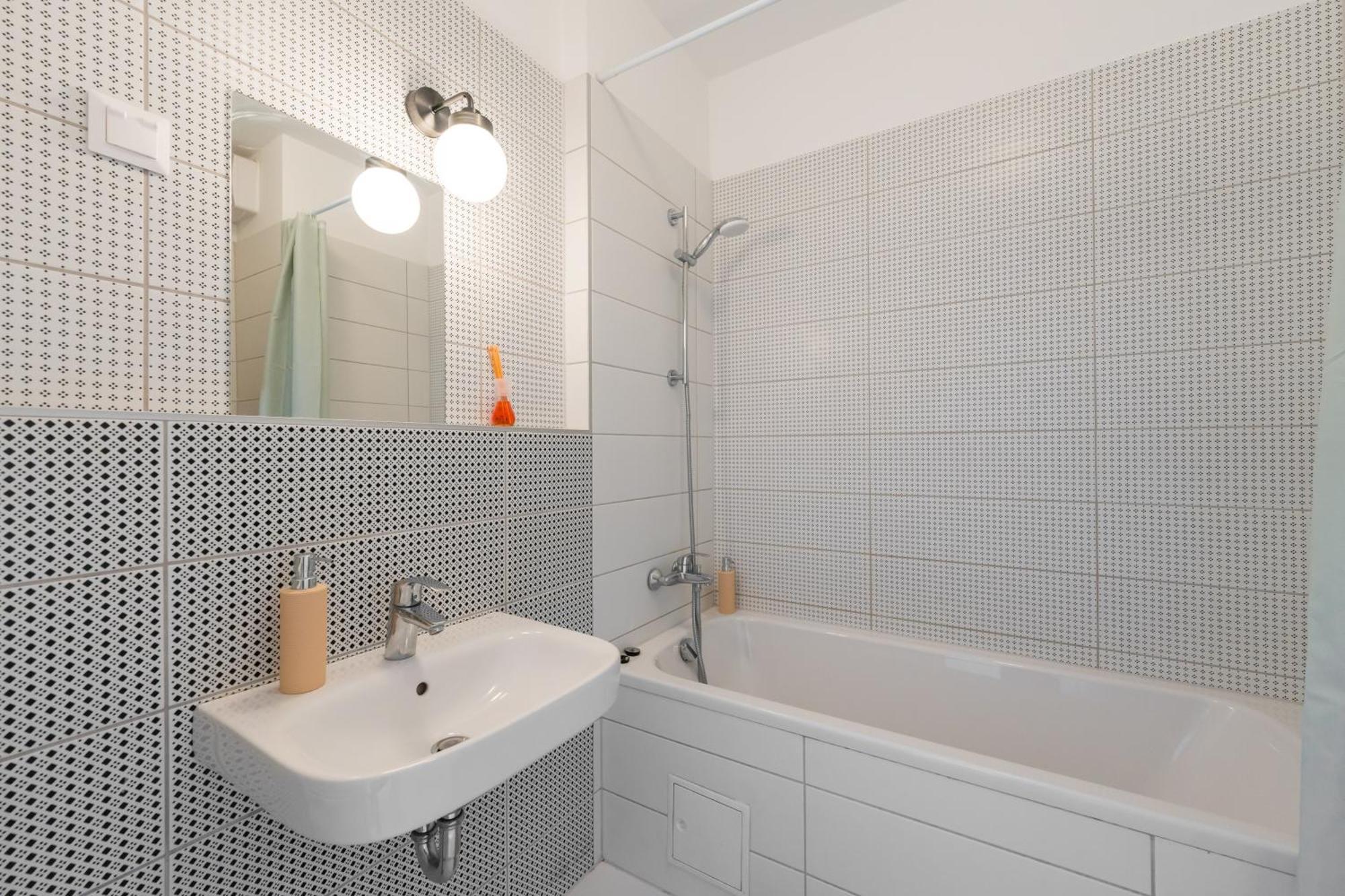 Brand New Modern Apartment-2 Rooms-balcony-garage Apartment