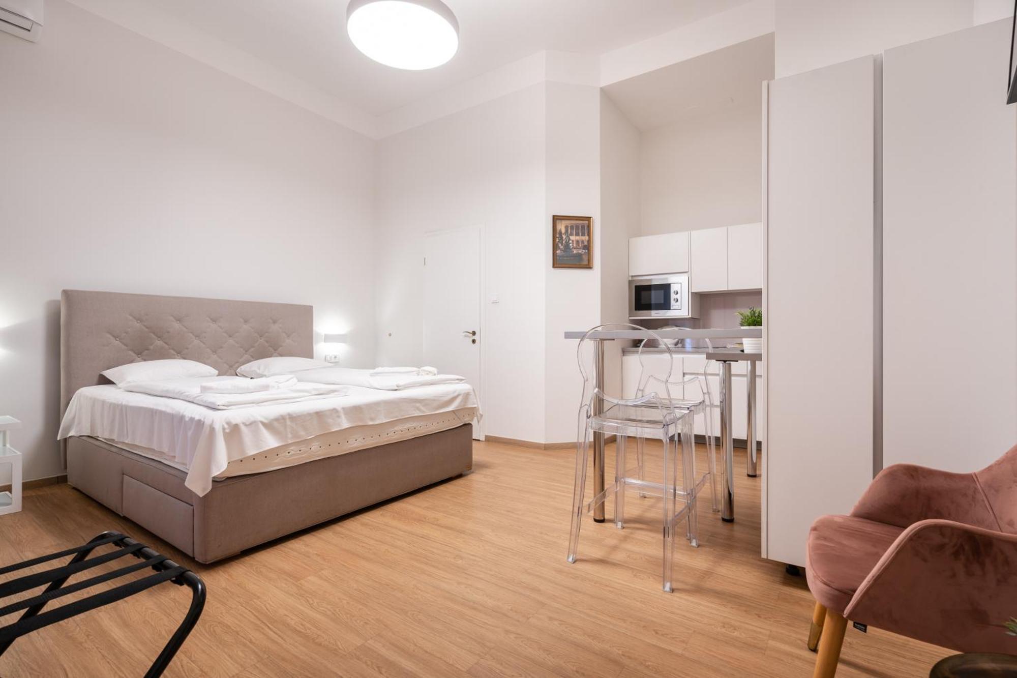 Klauzal Garden City Apartments- Studio K32 Apartment