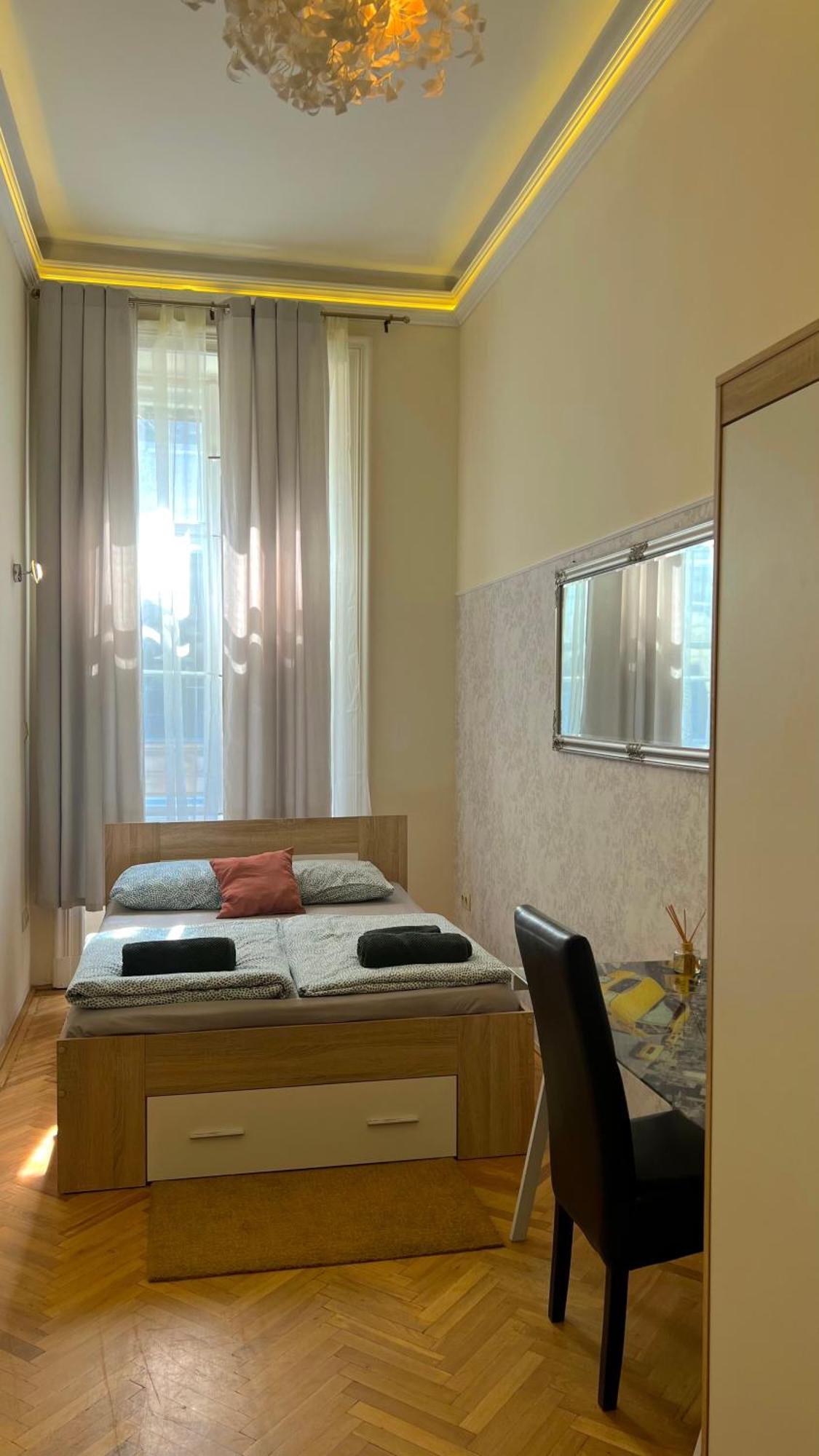 Apartment In Ferenciek Square *