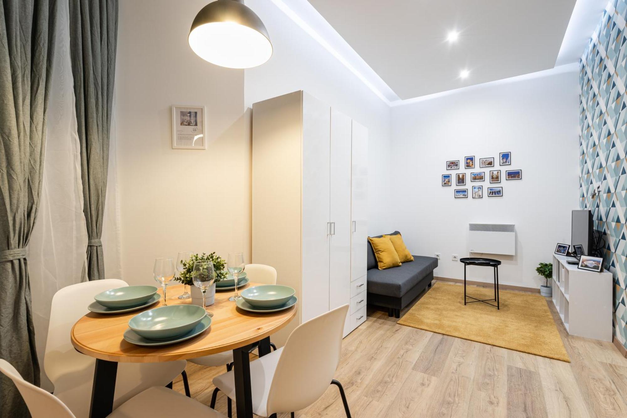 Kristi Tiptop In The Heart Of Apartment