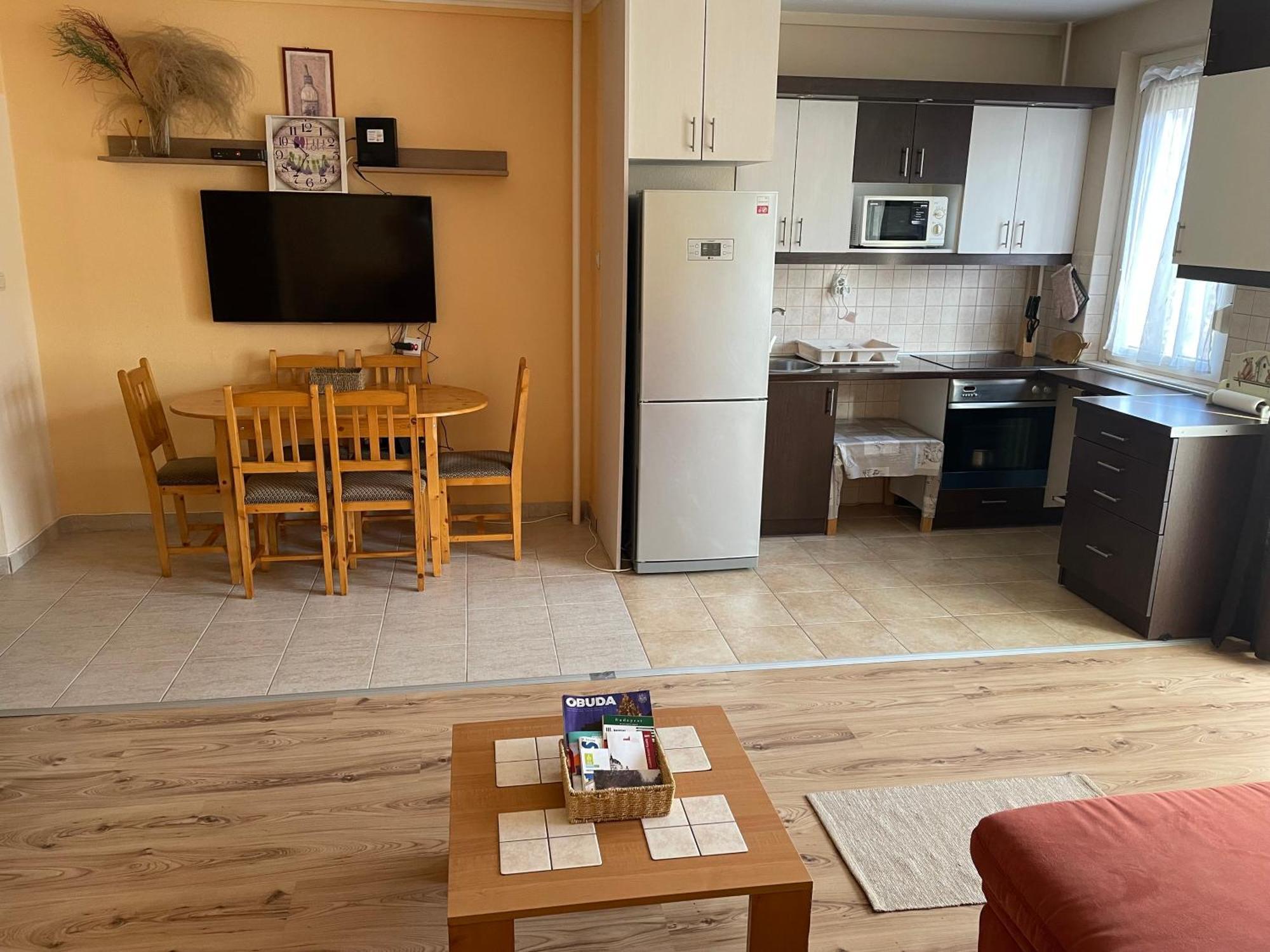 Calm Island Near The Danube - Free Parking Apartman