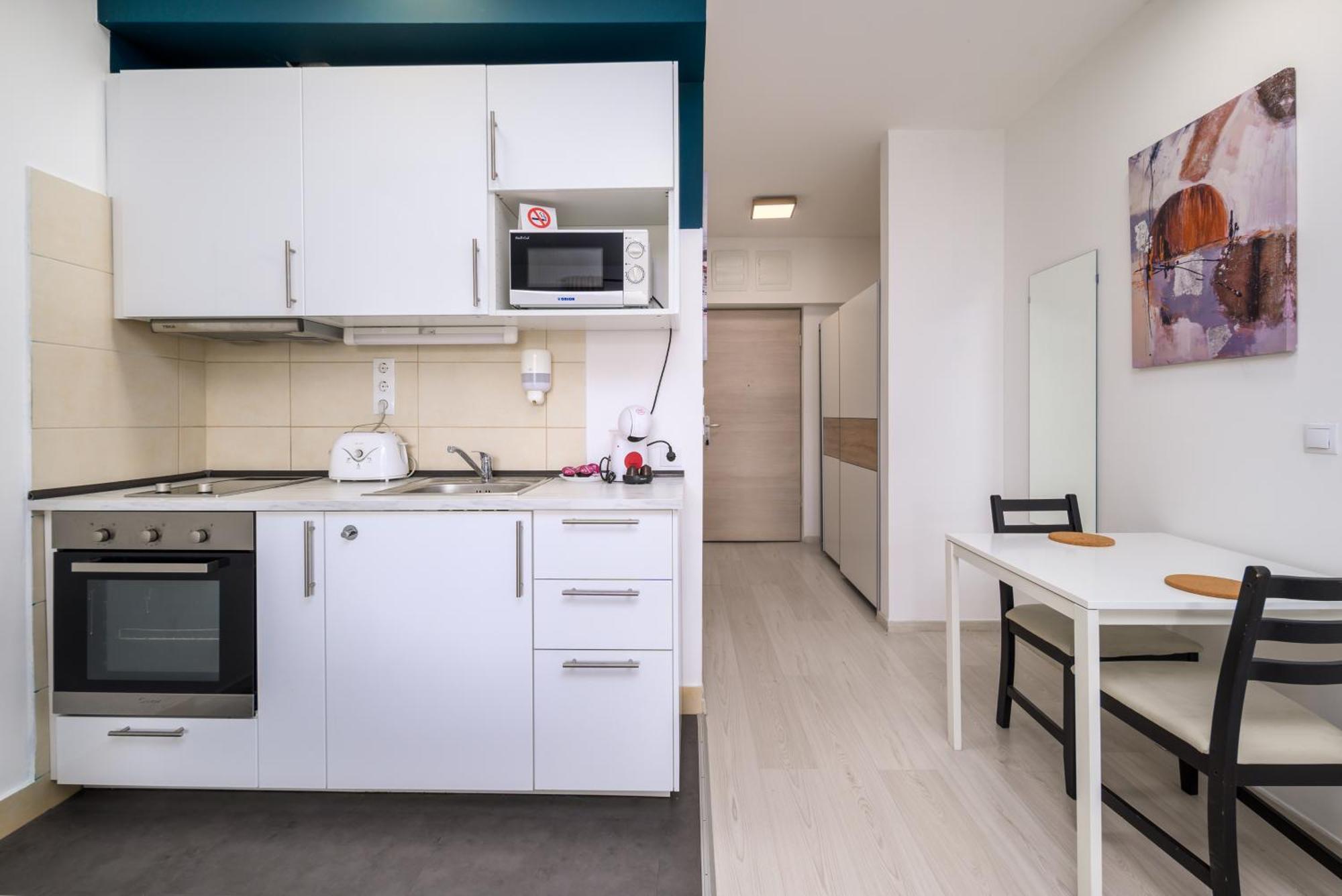 Atrium Deluxe Suite-free Parking Garage Same Building Apartamento