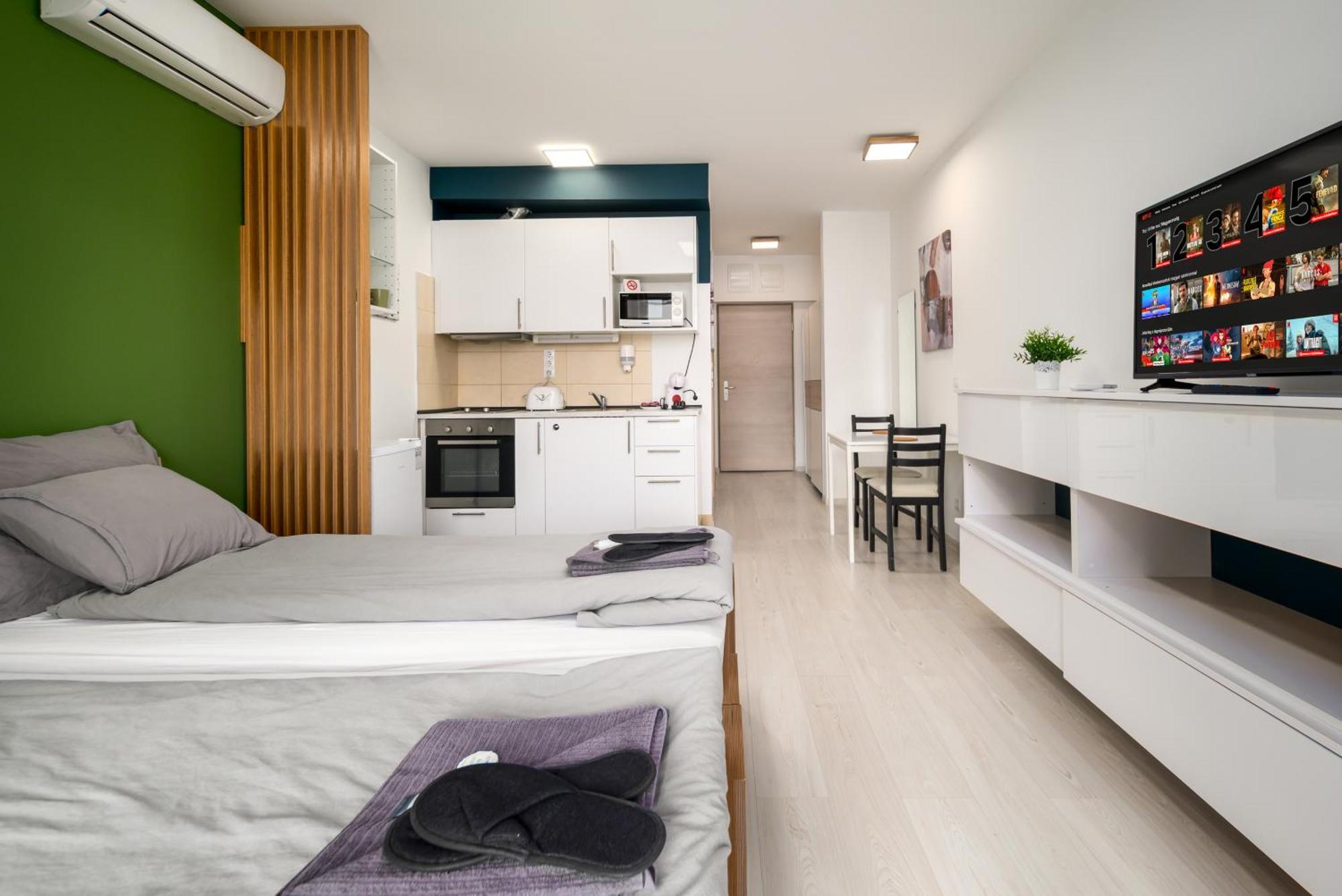 Atrium Deluxe Suite-free Parking Garage Same Building Appartamento Budapest