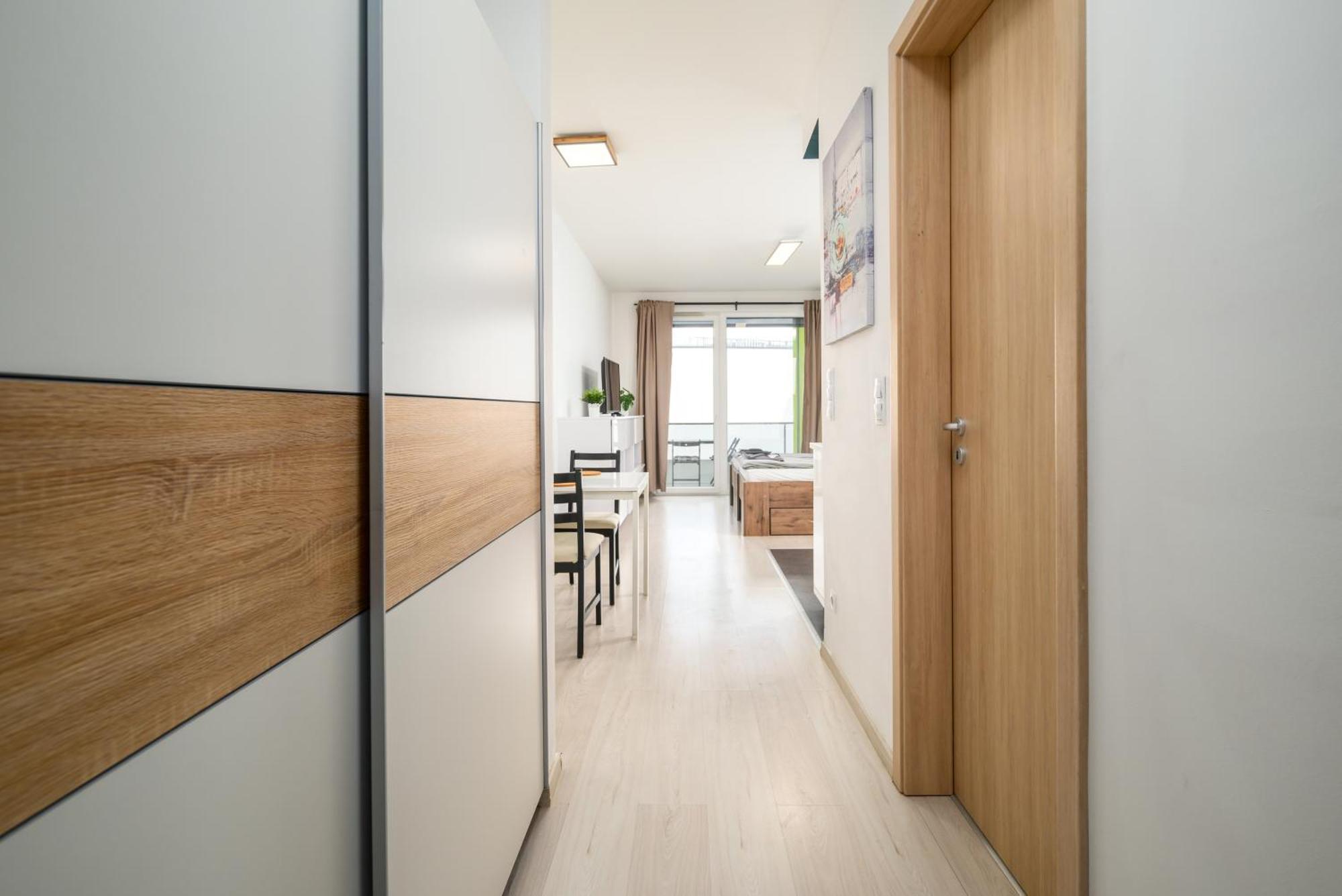 Appartamento Atrium Deluxe Suite-free Parking Garage Same Building *