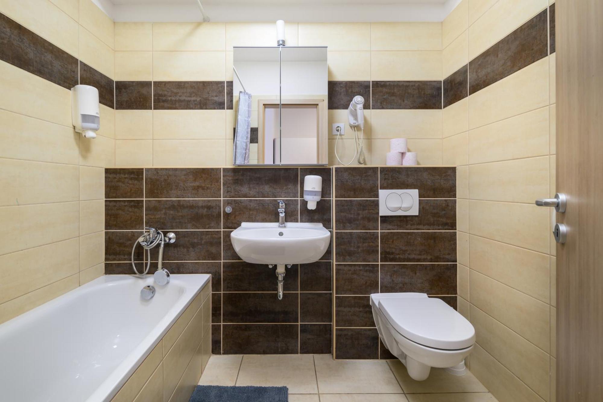 Appartamento Atrium Deluxe Suite-free Parking Garage Same Building