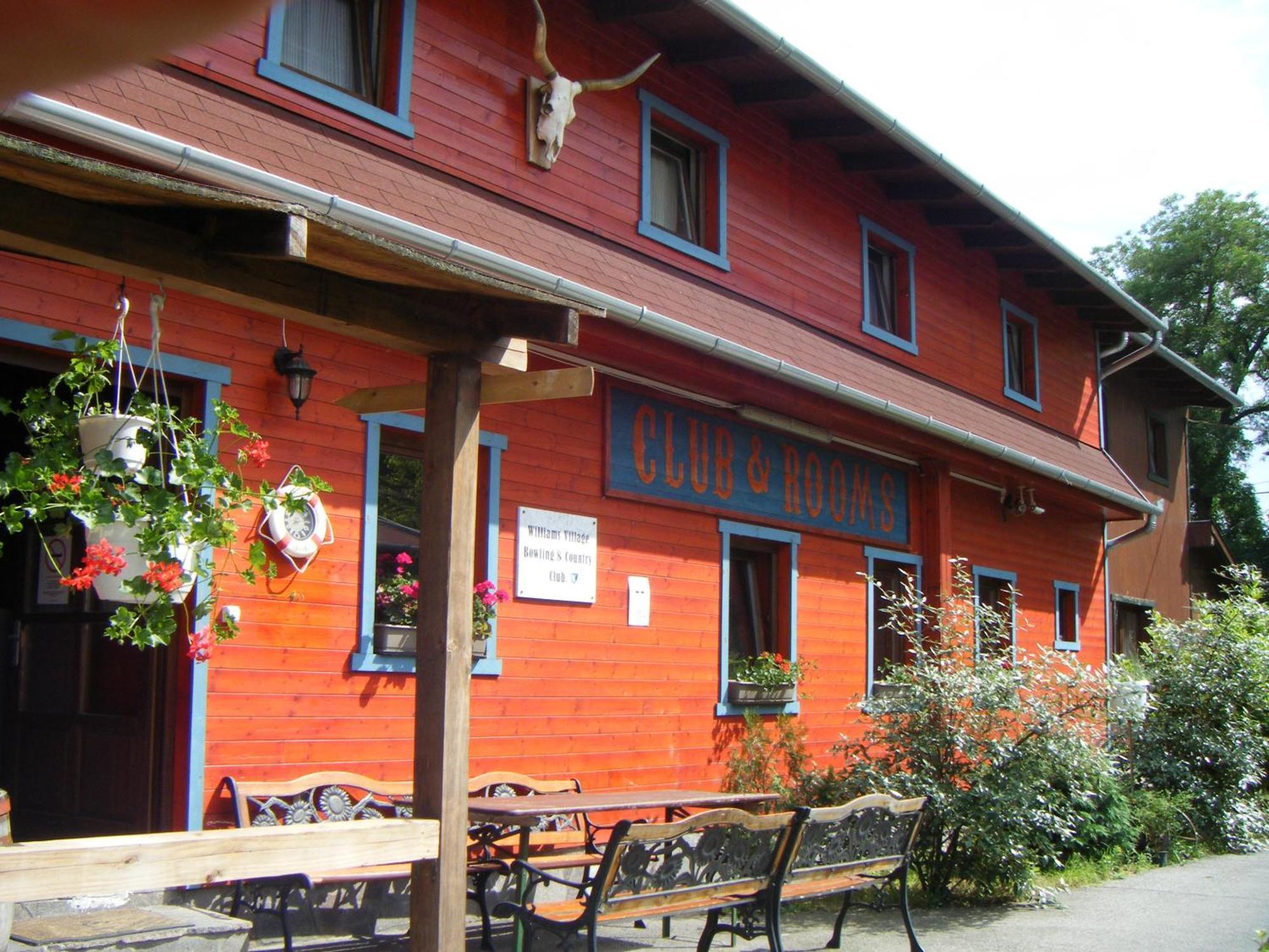 Williams Village Bowling & Country Club Budapest