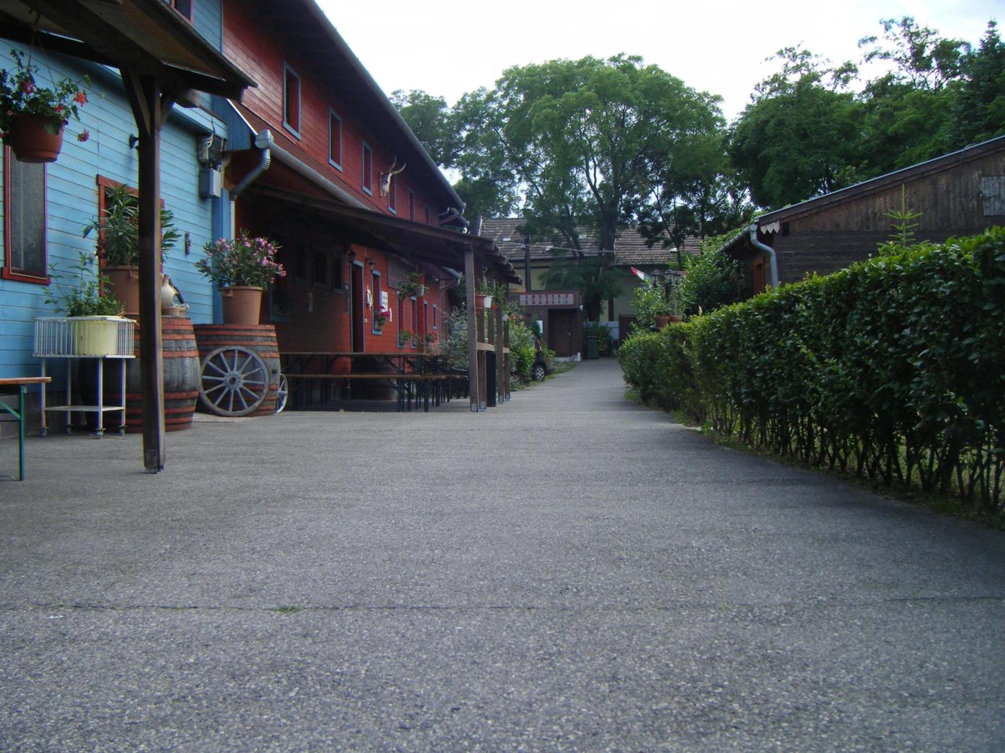 Williams Village Bowling & Country Club Budapest
