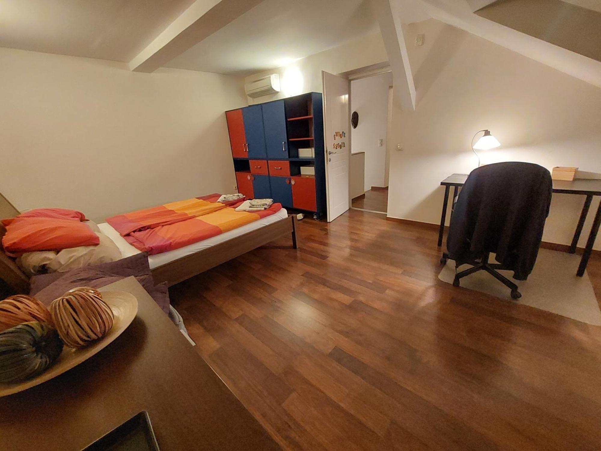Queen Zita 130 M2 Near Chain Bridge