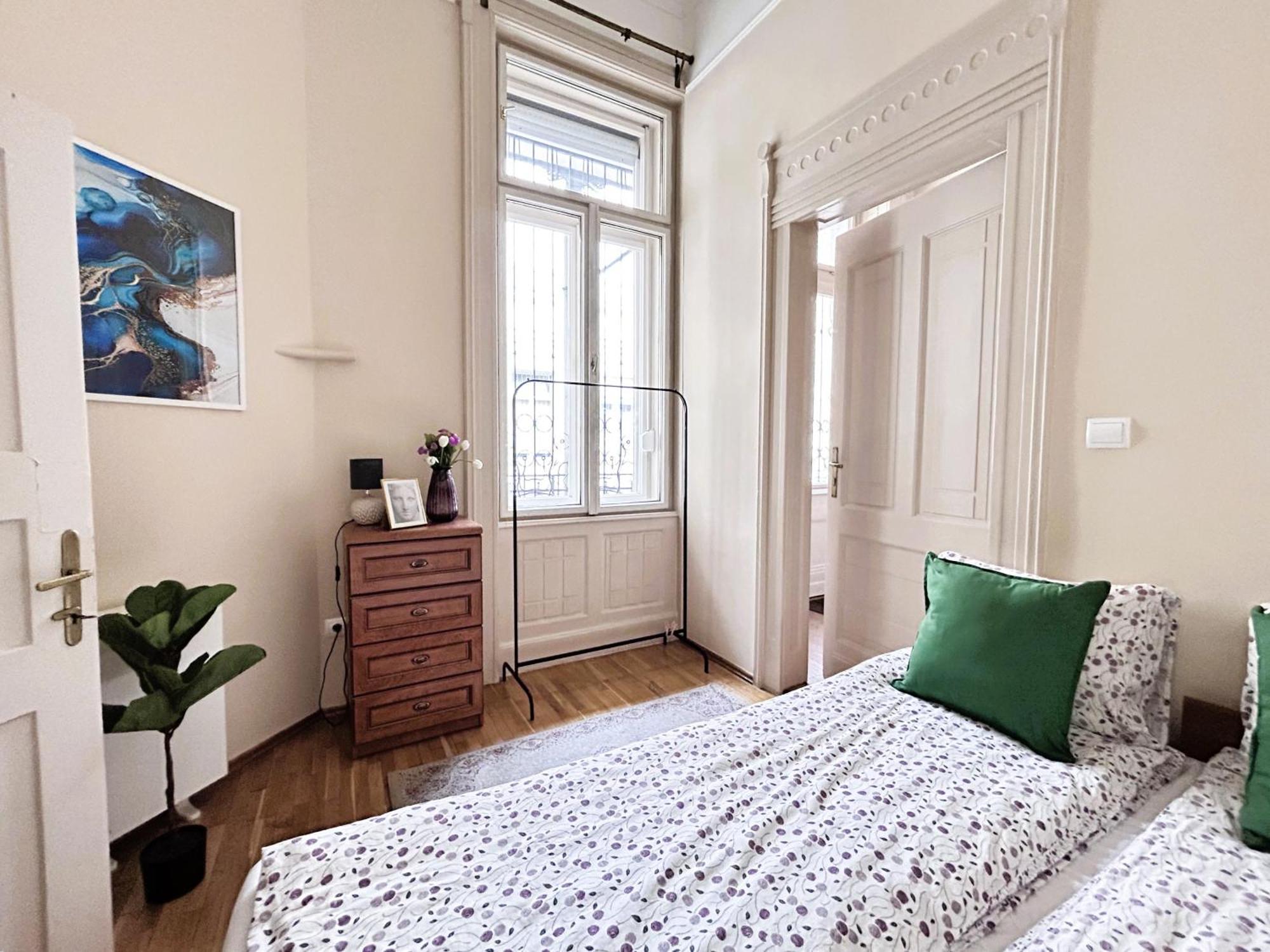 Appartement 2 Rooms Between Of Chain Bridge, Cathedral, Parlament,Castle Area *
