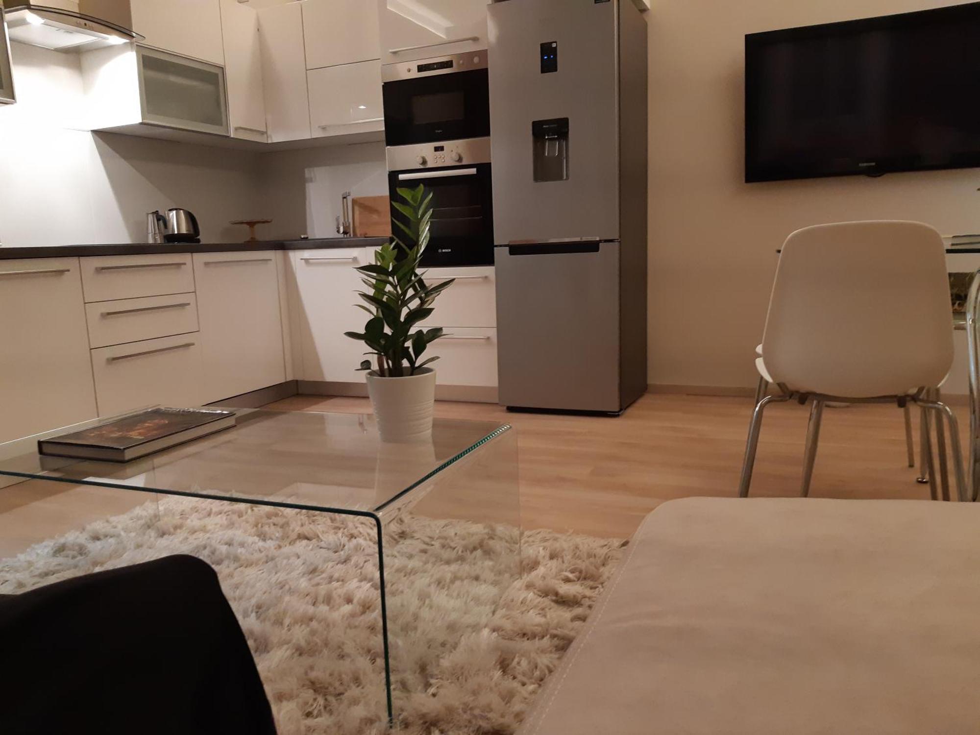 Apartman Modern, Quiet & Cozy In The Middle Of Downtown Near Danube At Fashion Street *