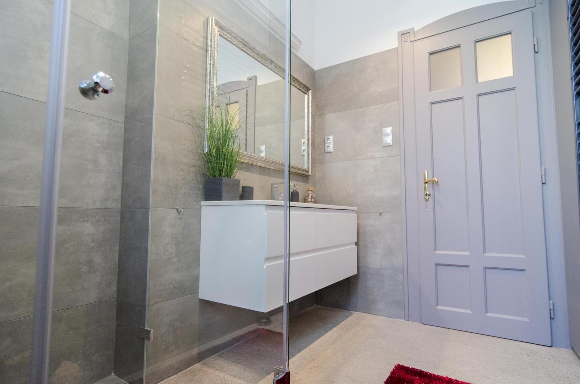 Viktoria Luxury
