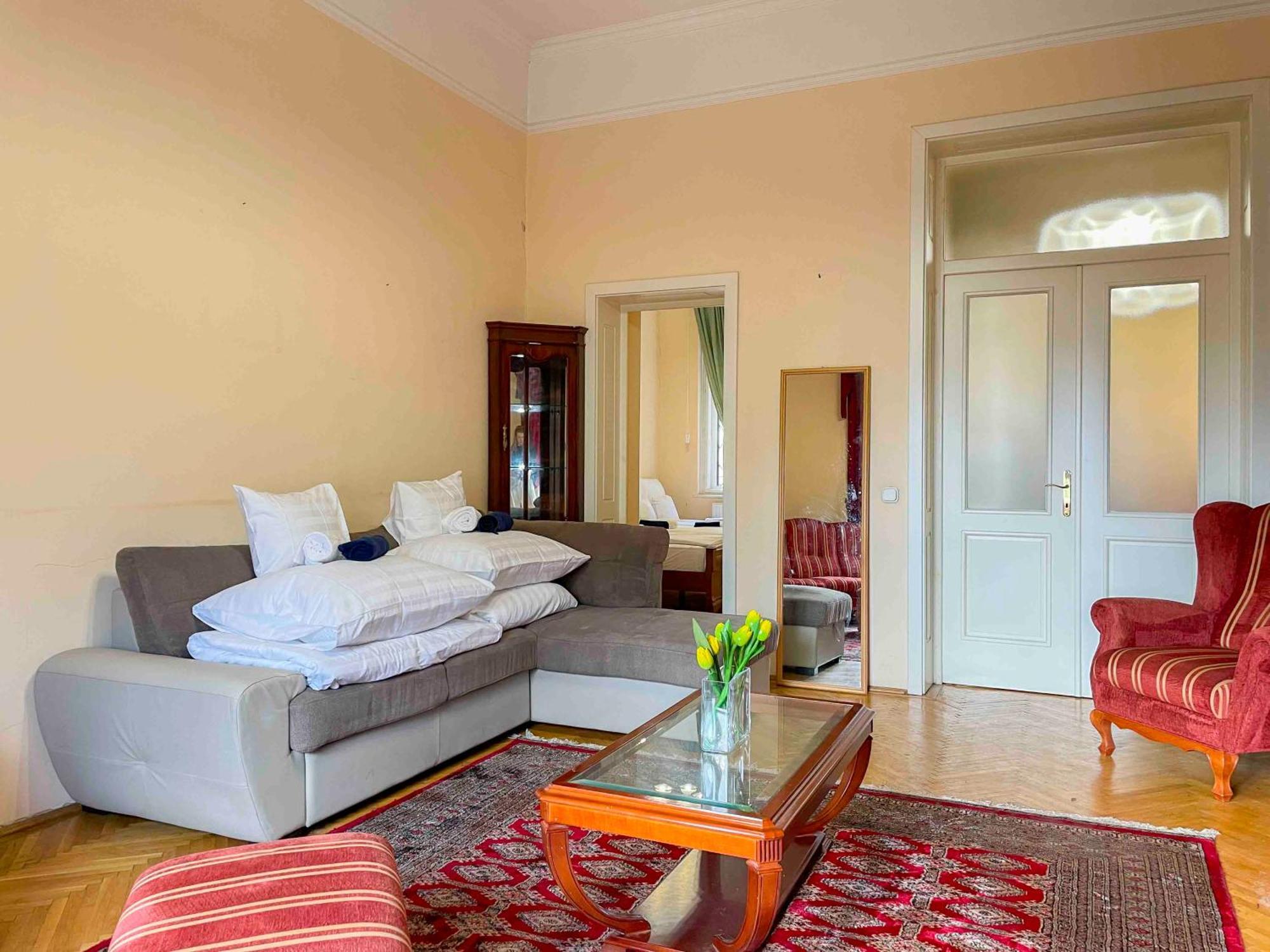Apartment Spacious Retreat By Puskas Arena