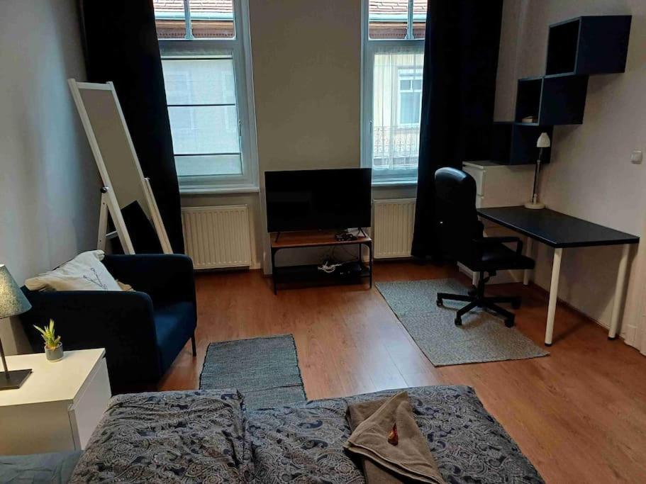 New 2br Near Andrassy Av. And Varosliget