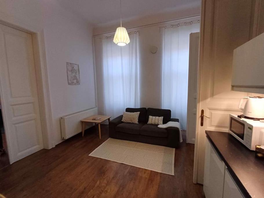 New 2br Near Andrassy Av. And Varosliget