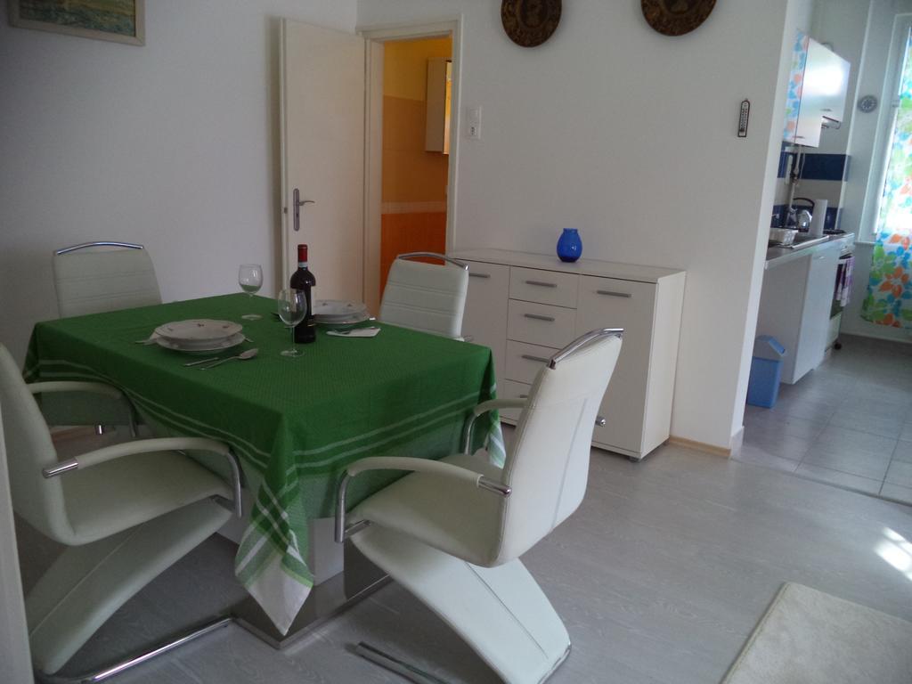 Apartment Sissi With Free Parking Lot