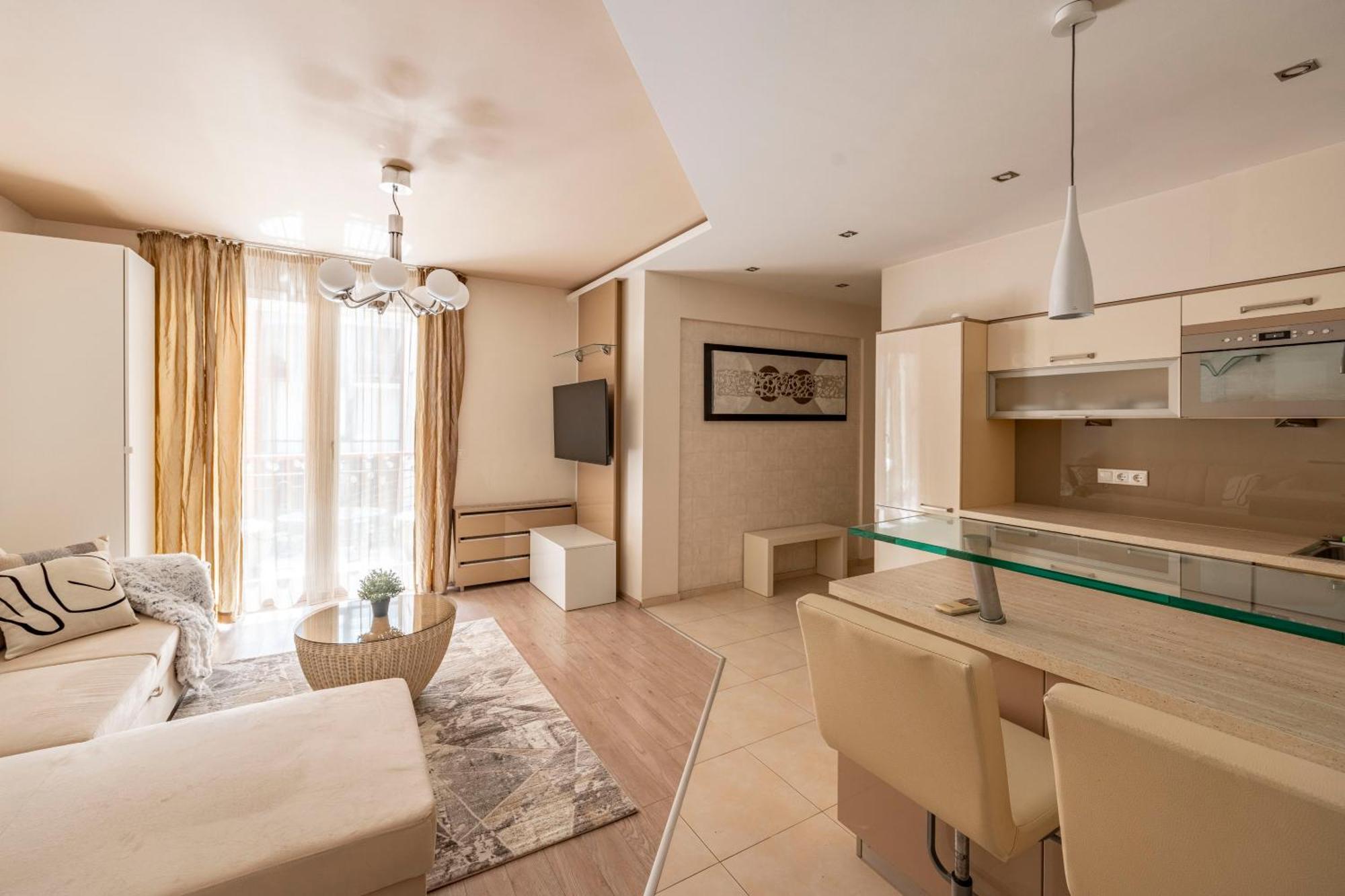 Exclusive With Balcony By Prestige Homes Budapešť
