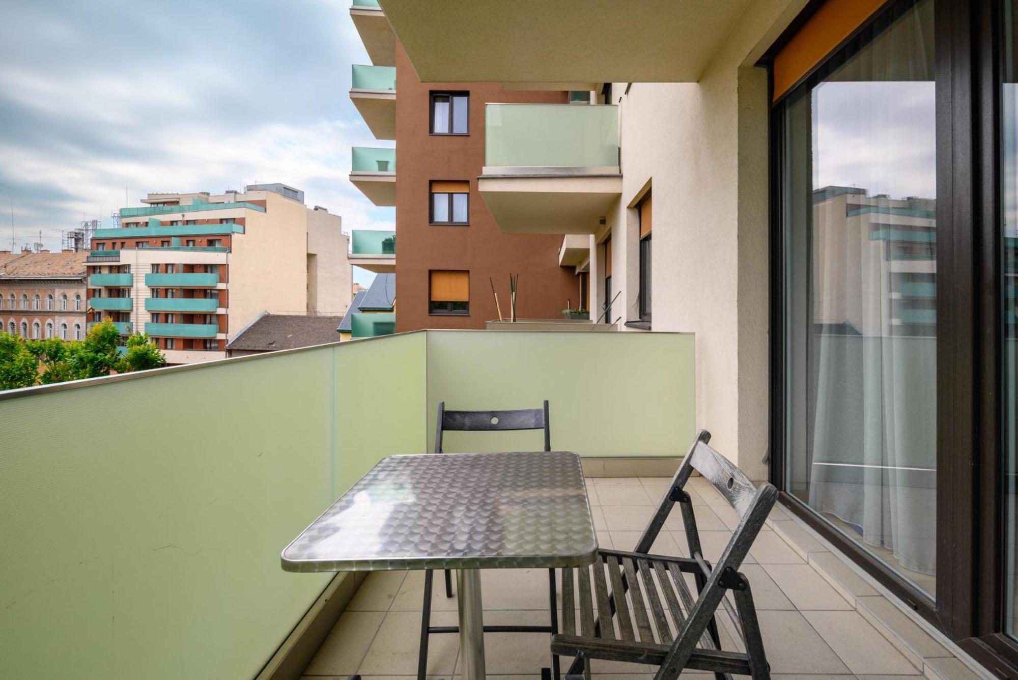 Park Blue Suite- Free Parking