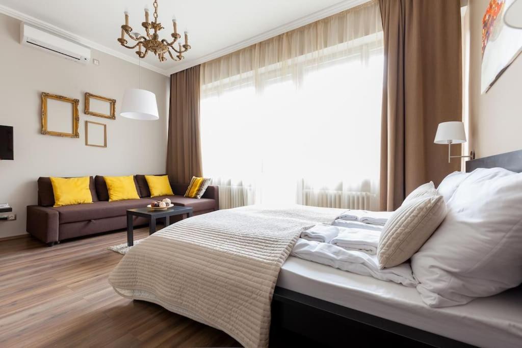Appartement Art Deco 3 Bedroom, 3 Bathroom, Balcony *