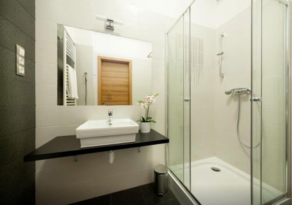 Appartement Art Deco 3 Bedroom, 3 Bathroom, Balcony