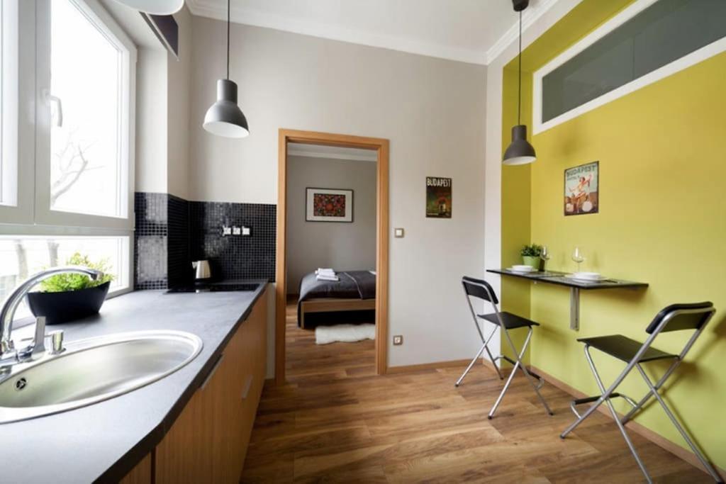 Appartement Art Deco 3 Bedroom, 3 Bathroom, Balcony