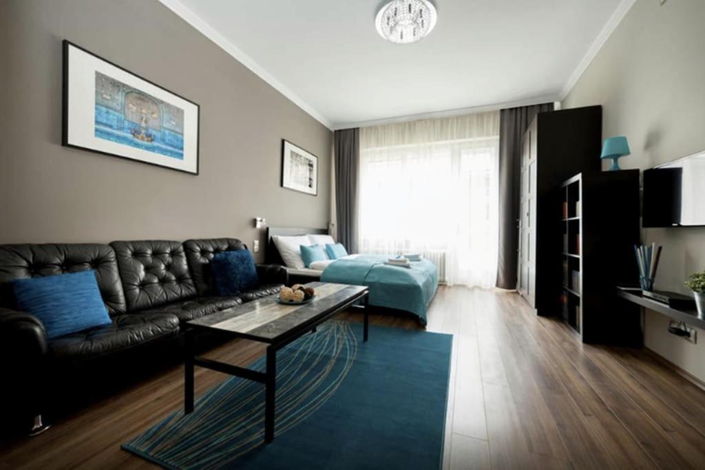 Appartement Art Deco 3 Bedroom, 3 Bathroom, Balcony *
