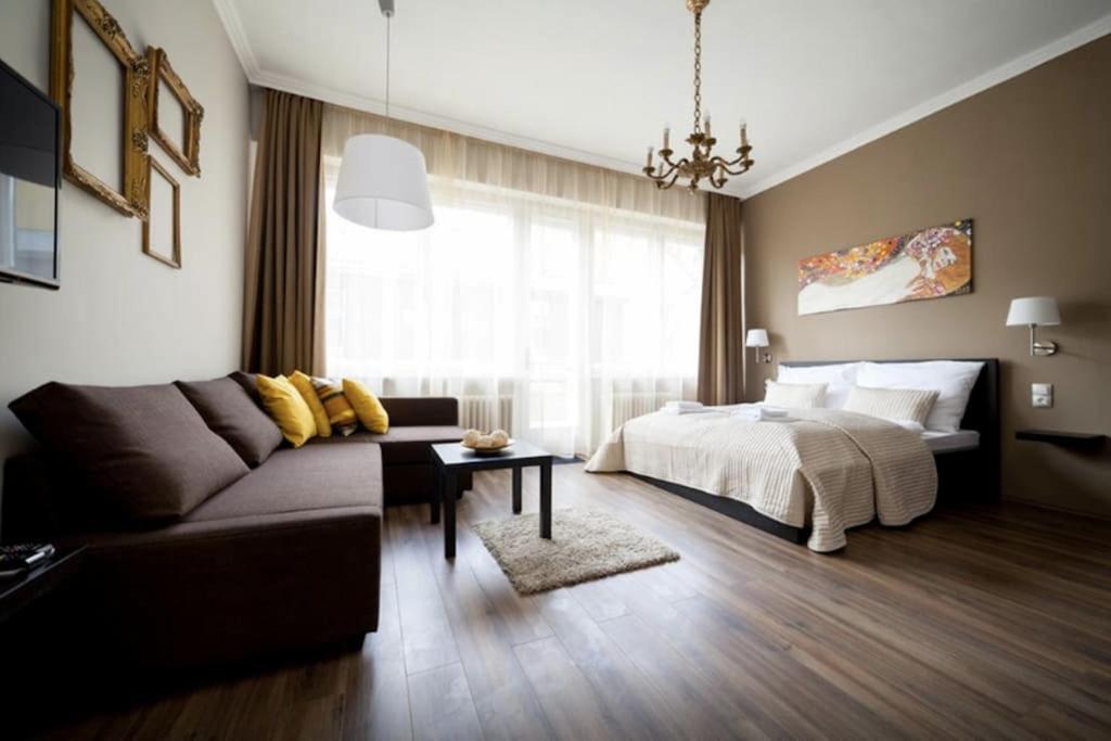 Appartement Art Deco 3 Bedroom, 3 Bathroom, Balcony