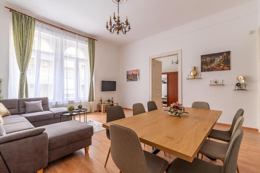 Maximilian Budapest