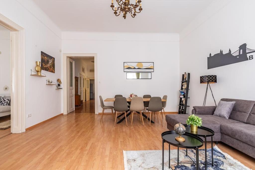 Maximilian Budapest