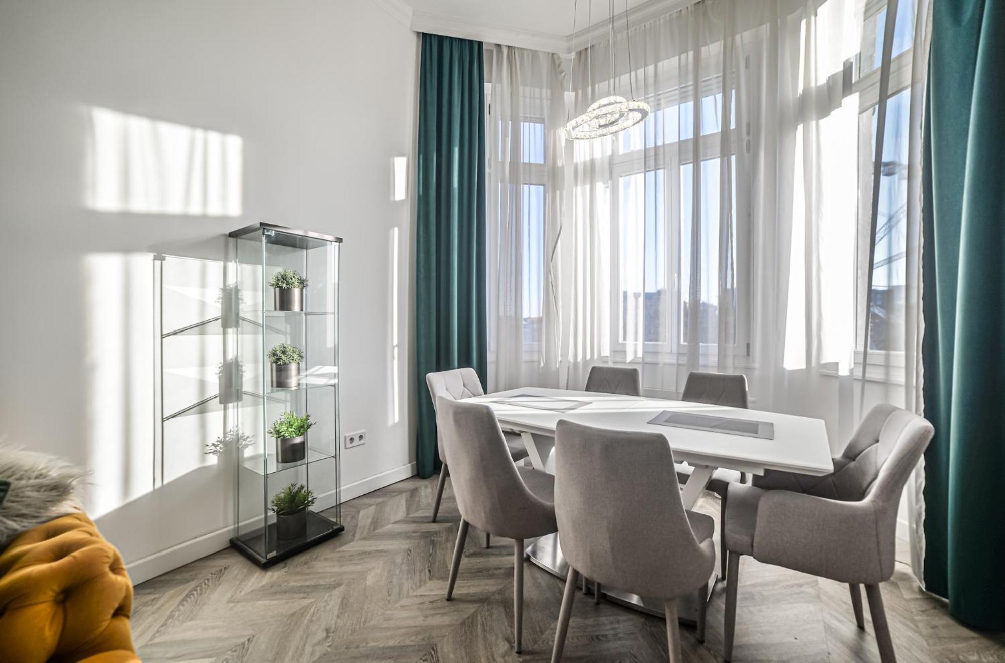 Luxury Downtown Dreams Budapest