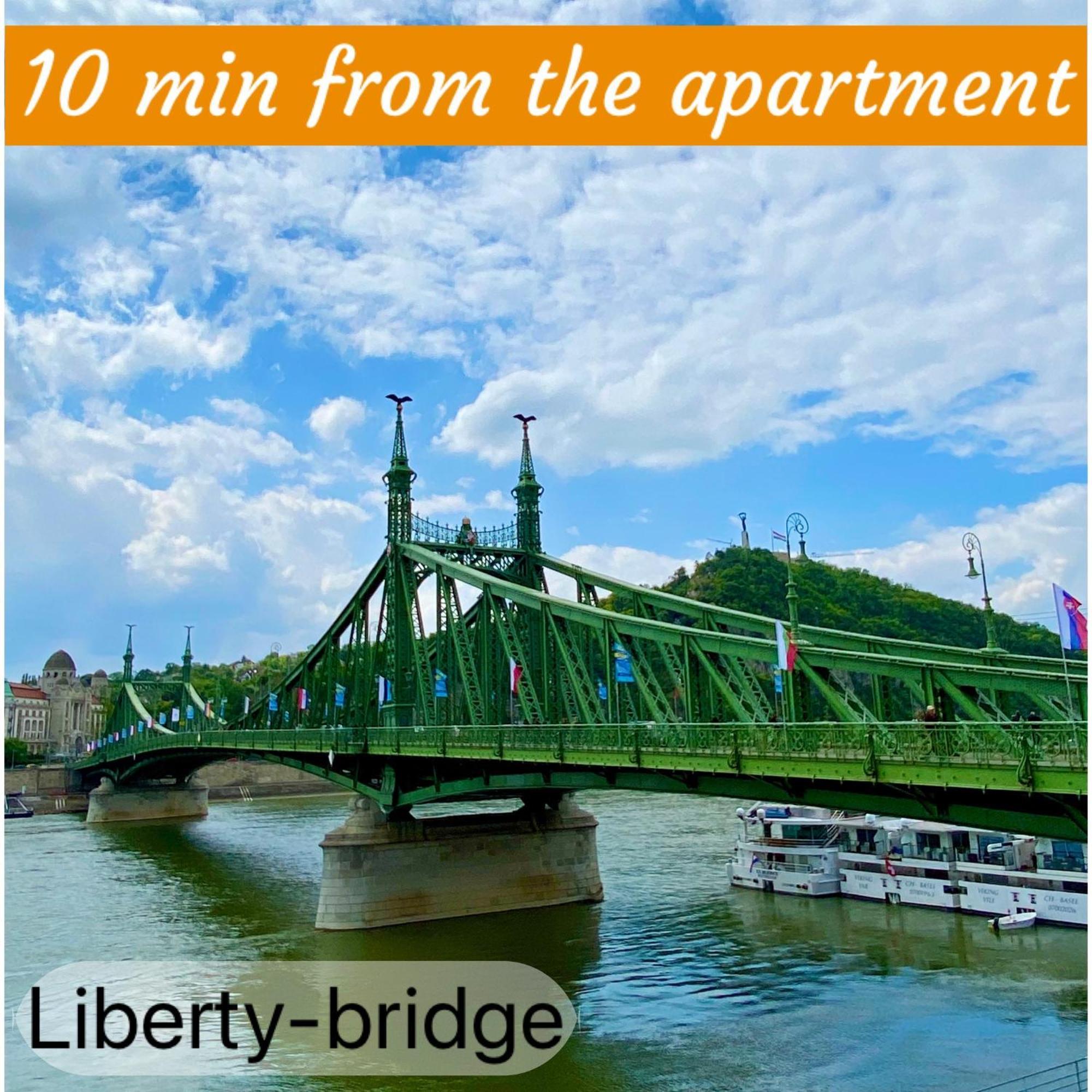 My Little Budapest, Center * Budapeszt
