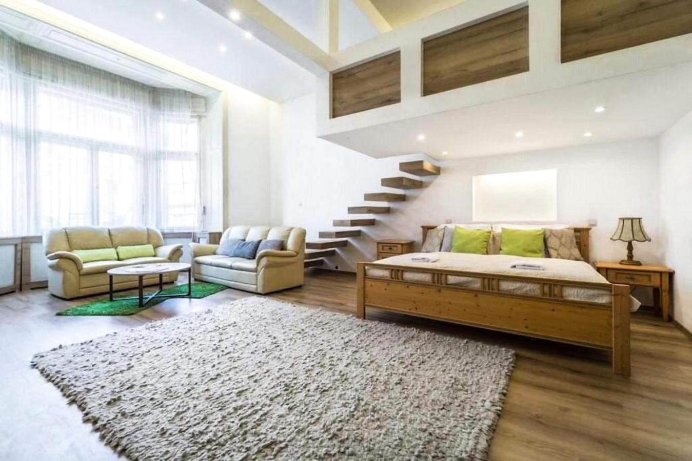 Spacious In The Apartment *