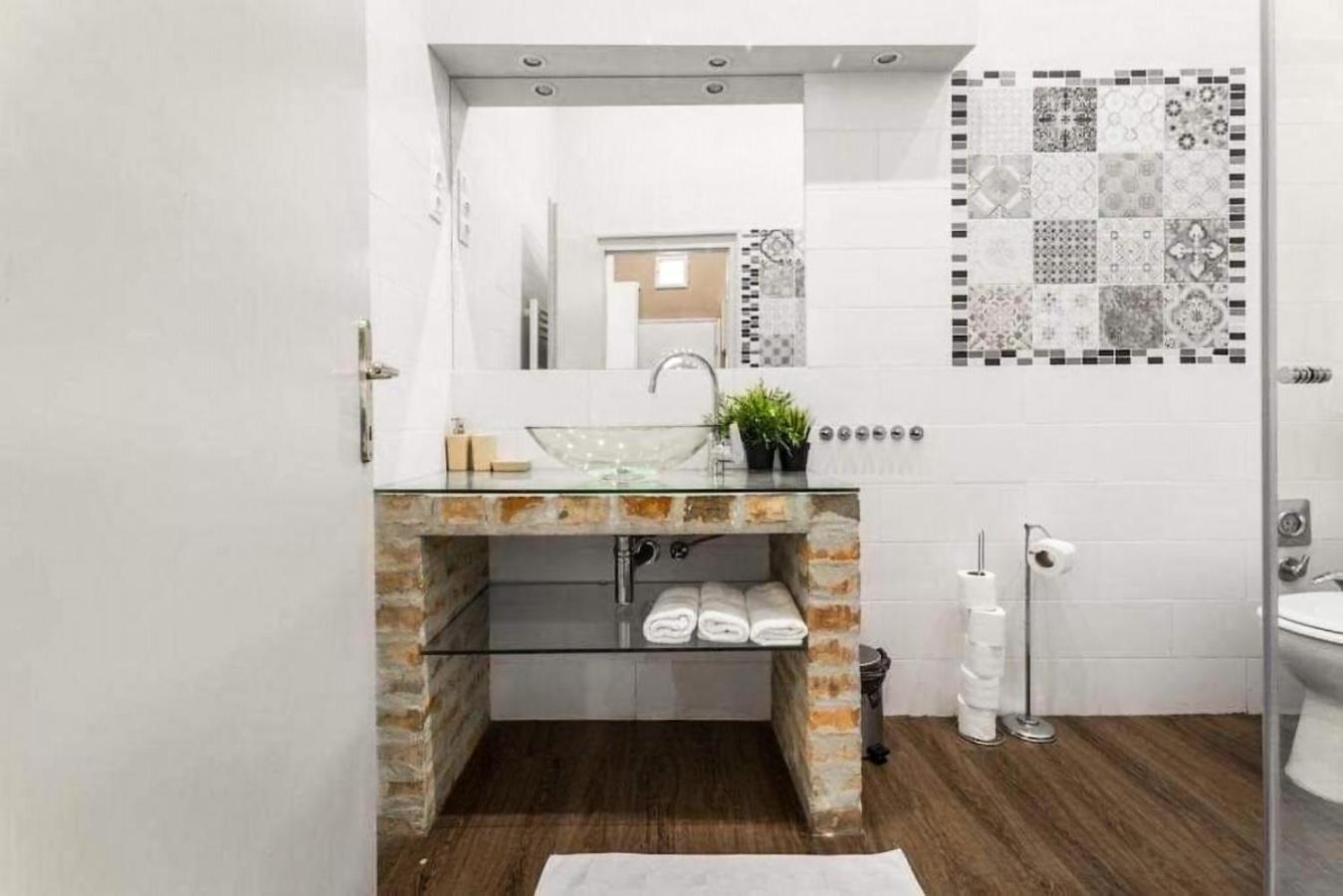 Apartment Spacious In The
