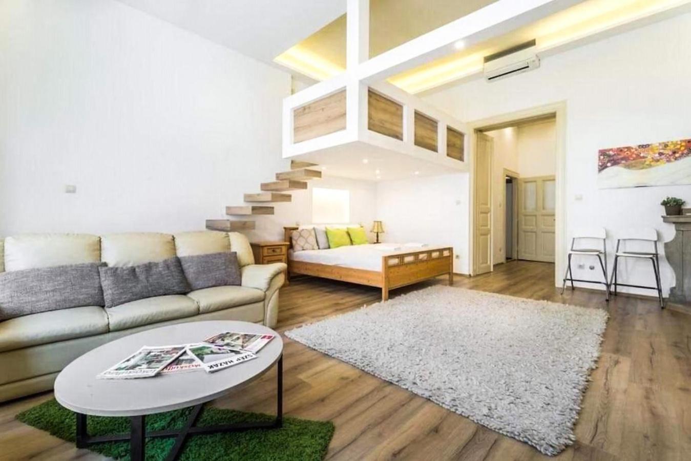 Apartment Spacious In The *
