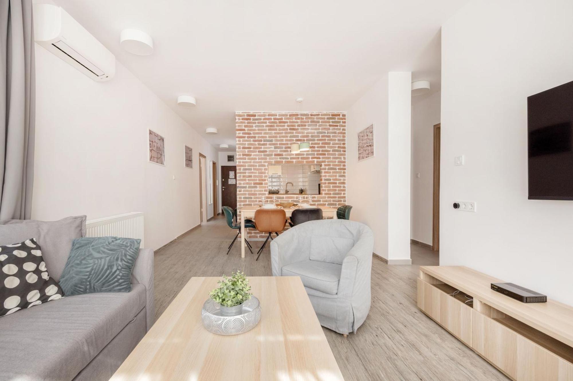 Bright Floor With Parking