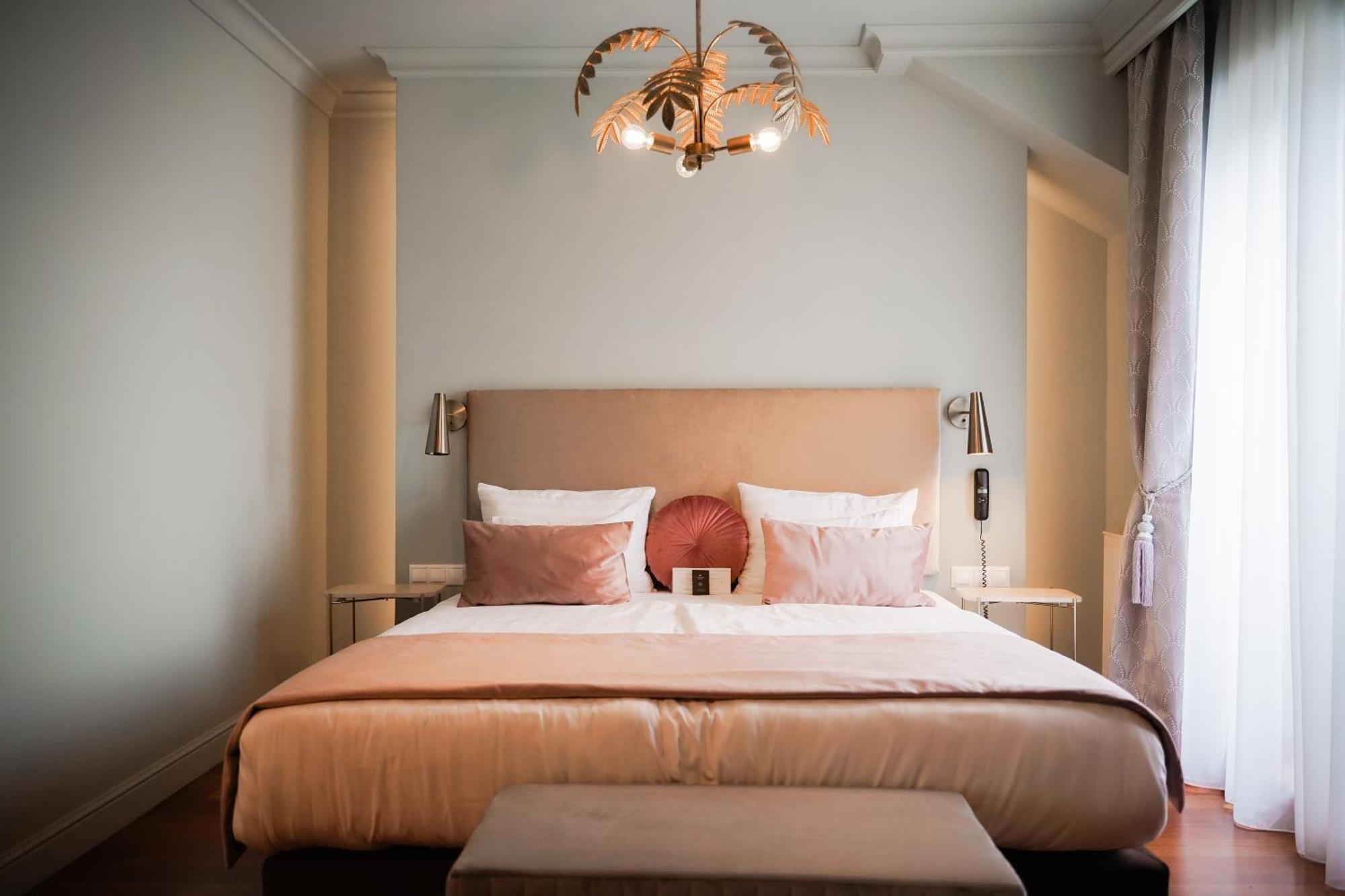Hotell Queen's Court & 5*