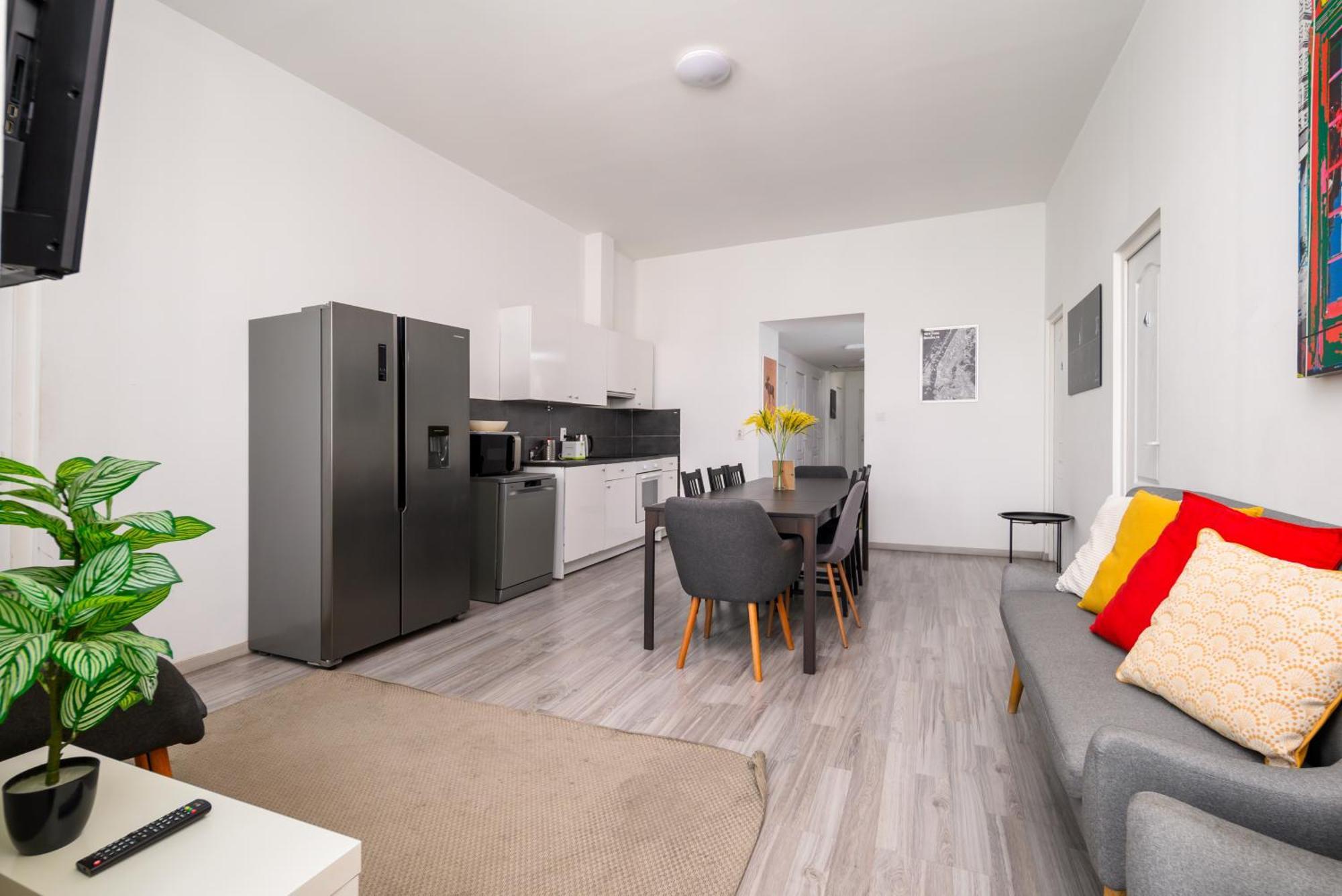 Apartamento 5 Bedrooms Keleti-home *
